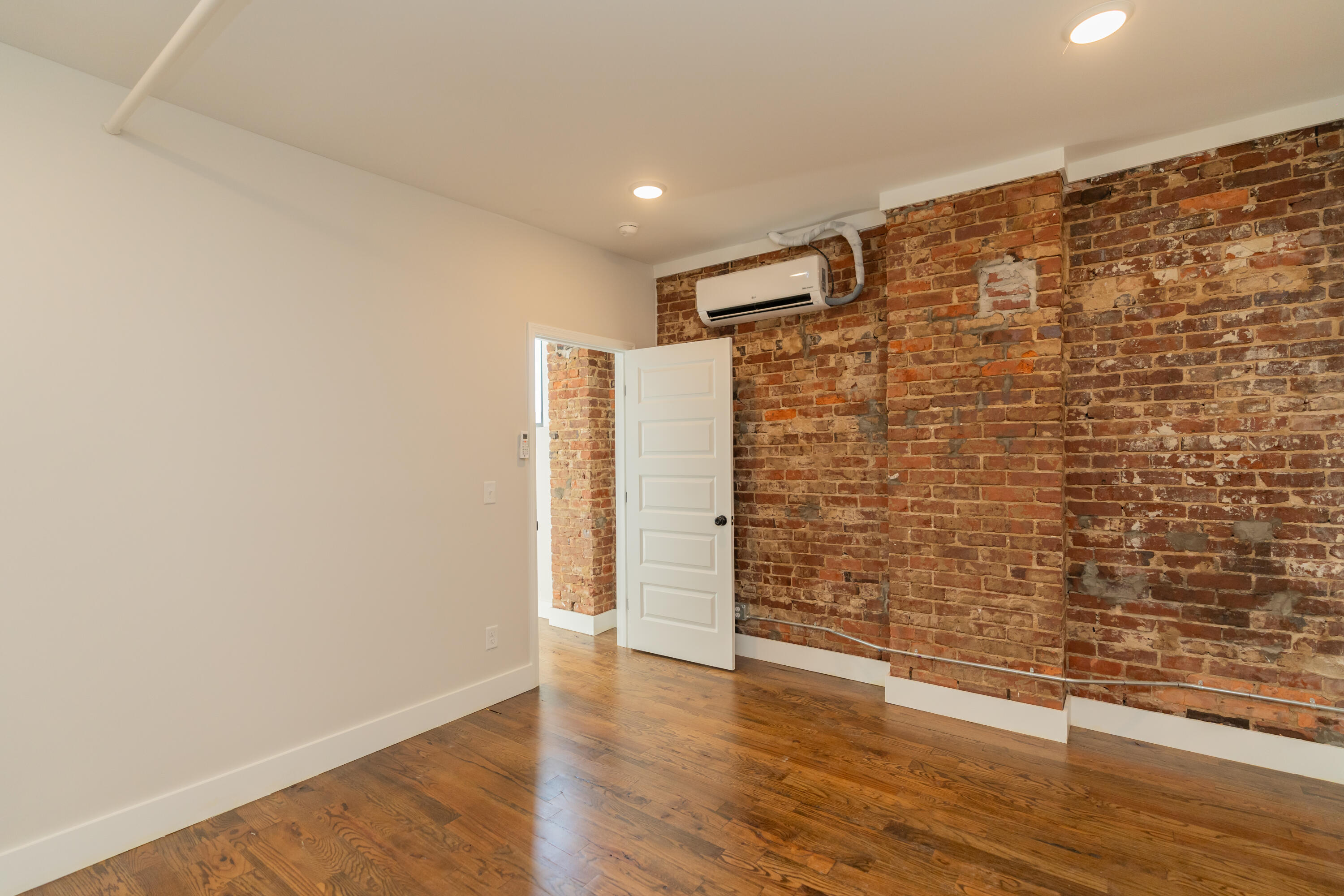 614 E Main Street, 202