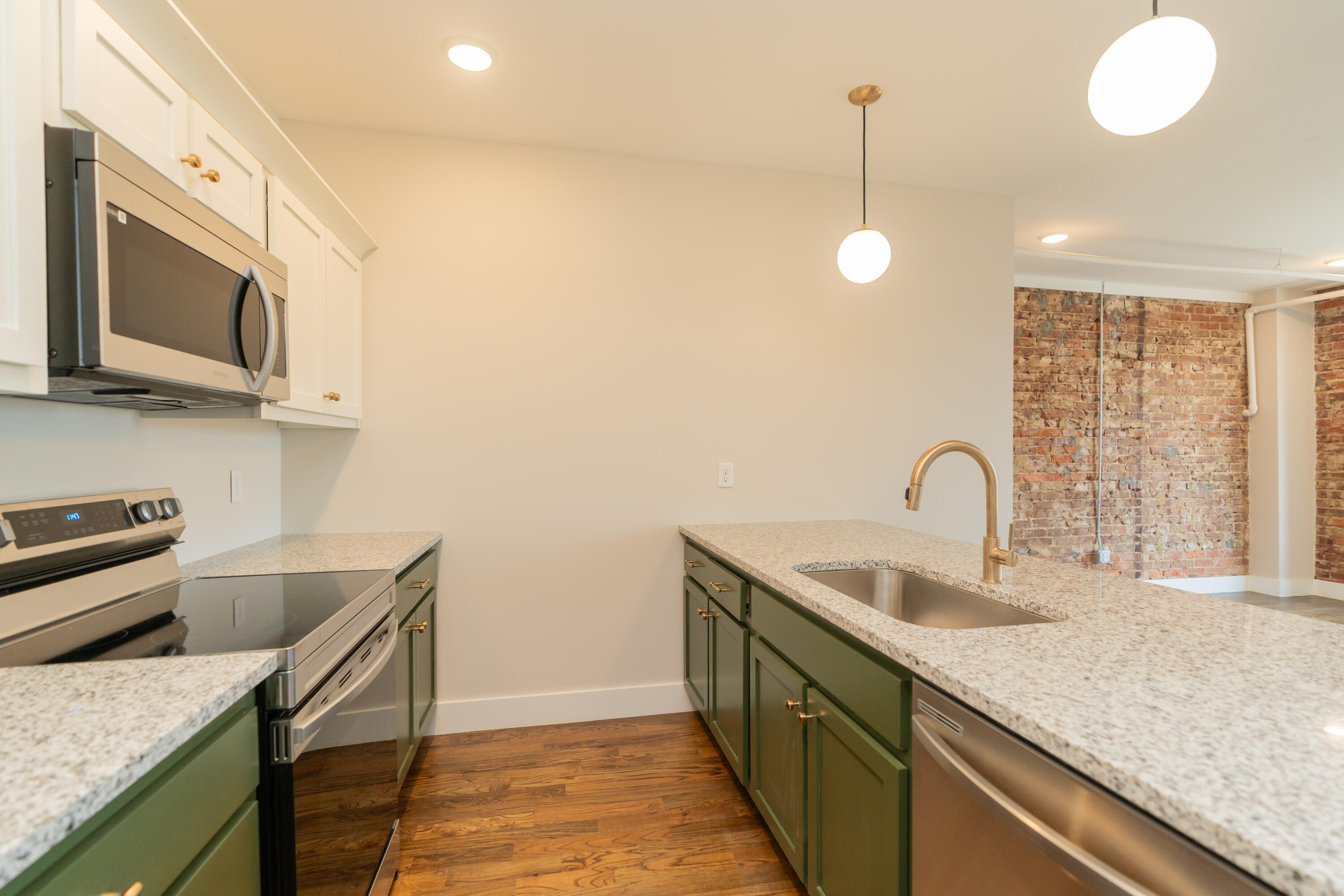 614 E Main Street, 202