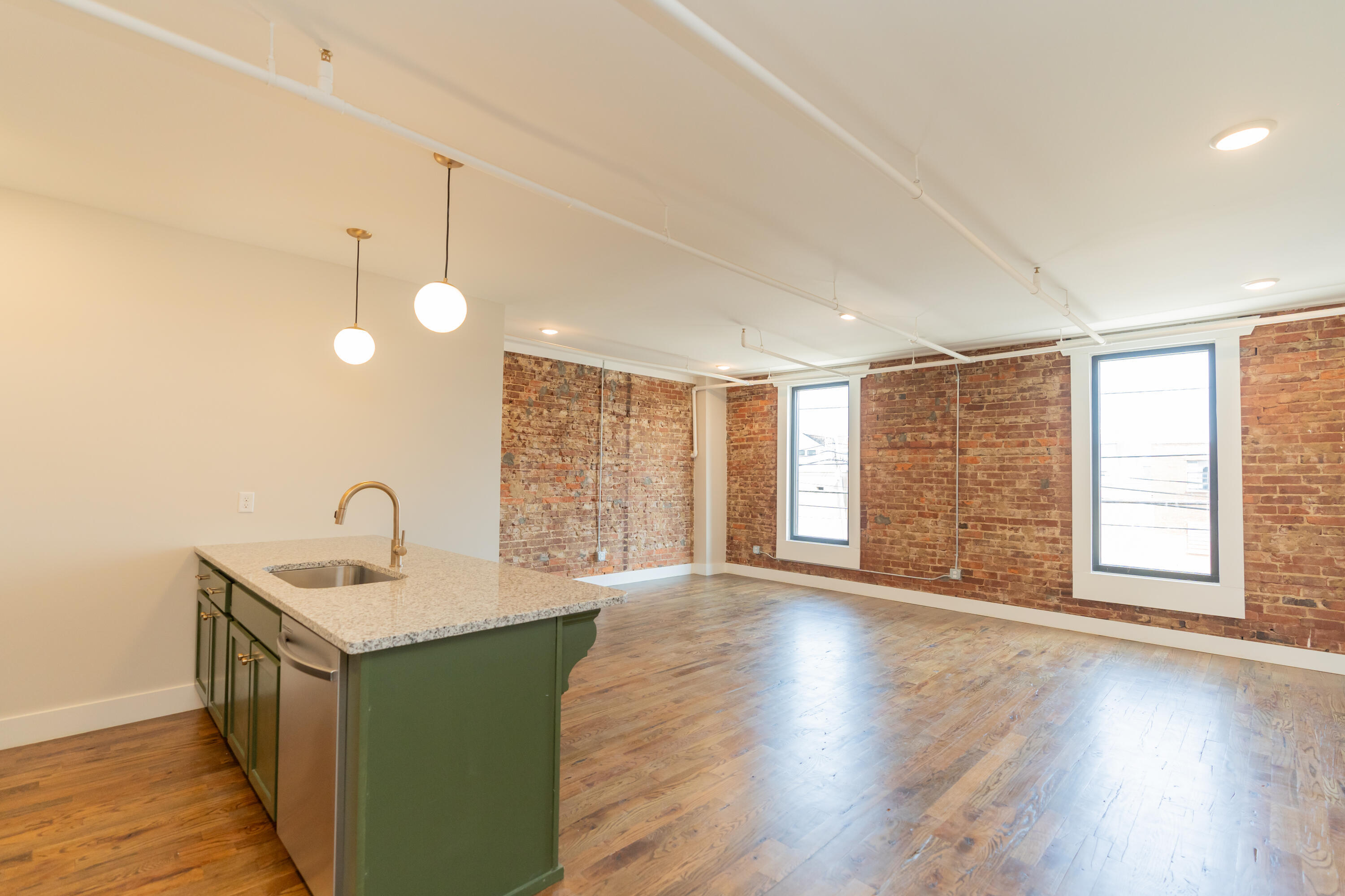 614 E Main Street, 202