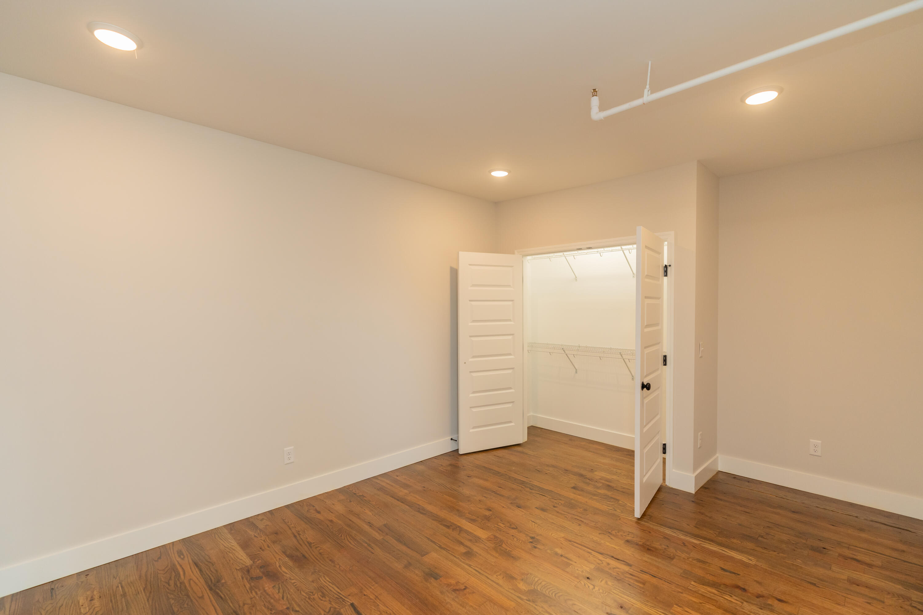 614 E Main Street, 202