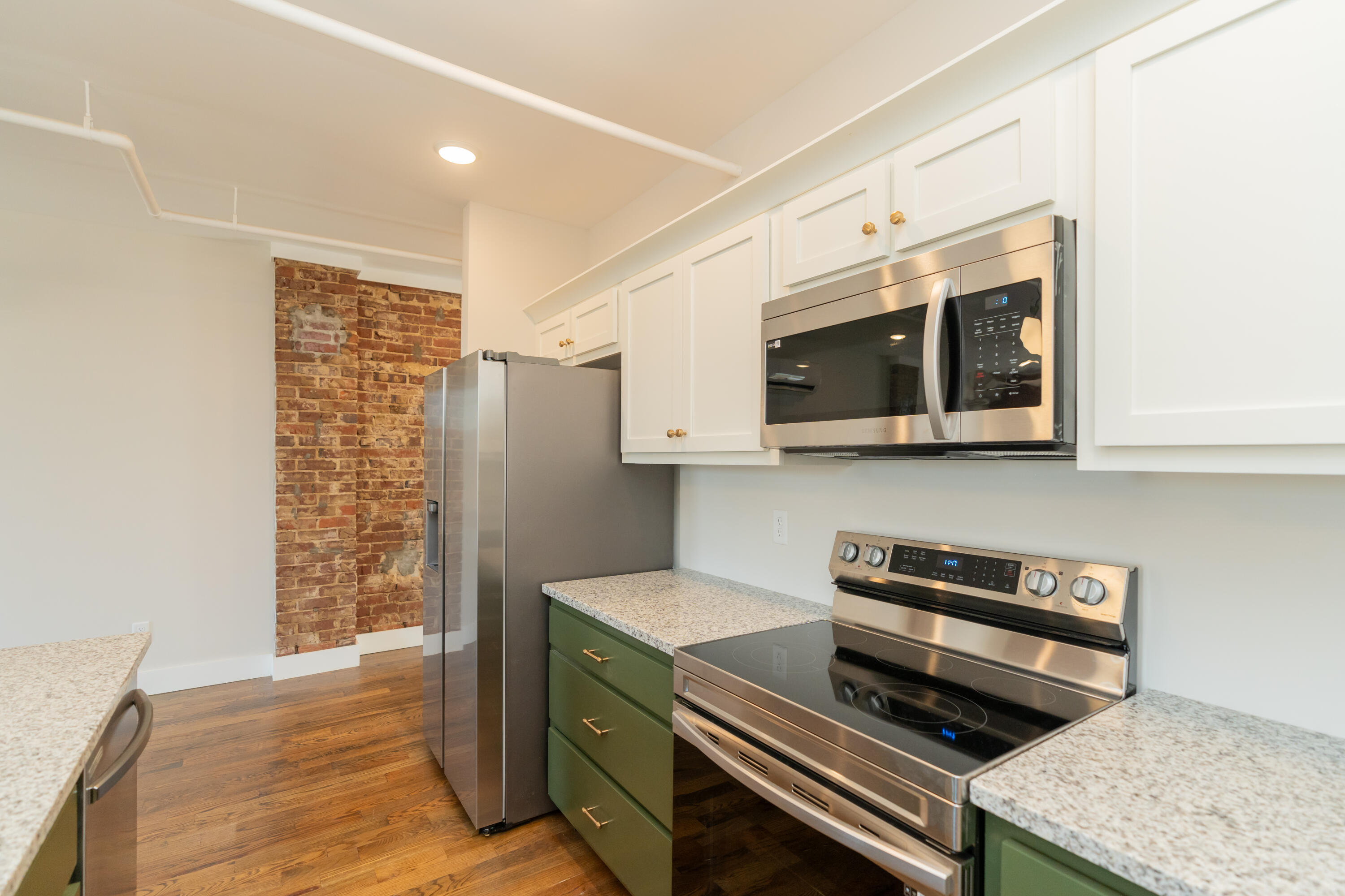 614 E Main Street, 202