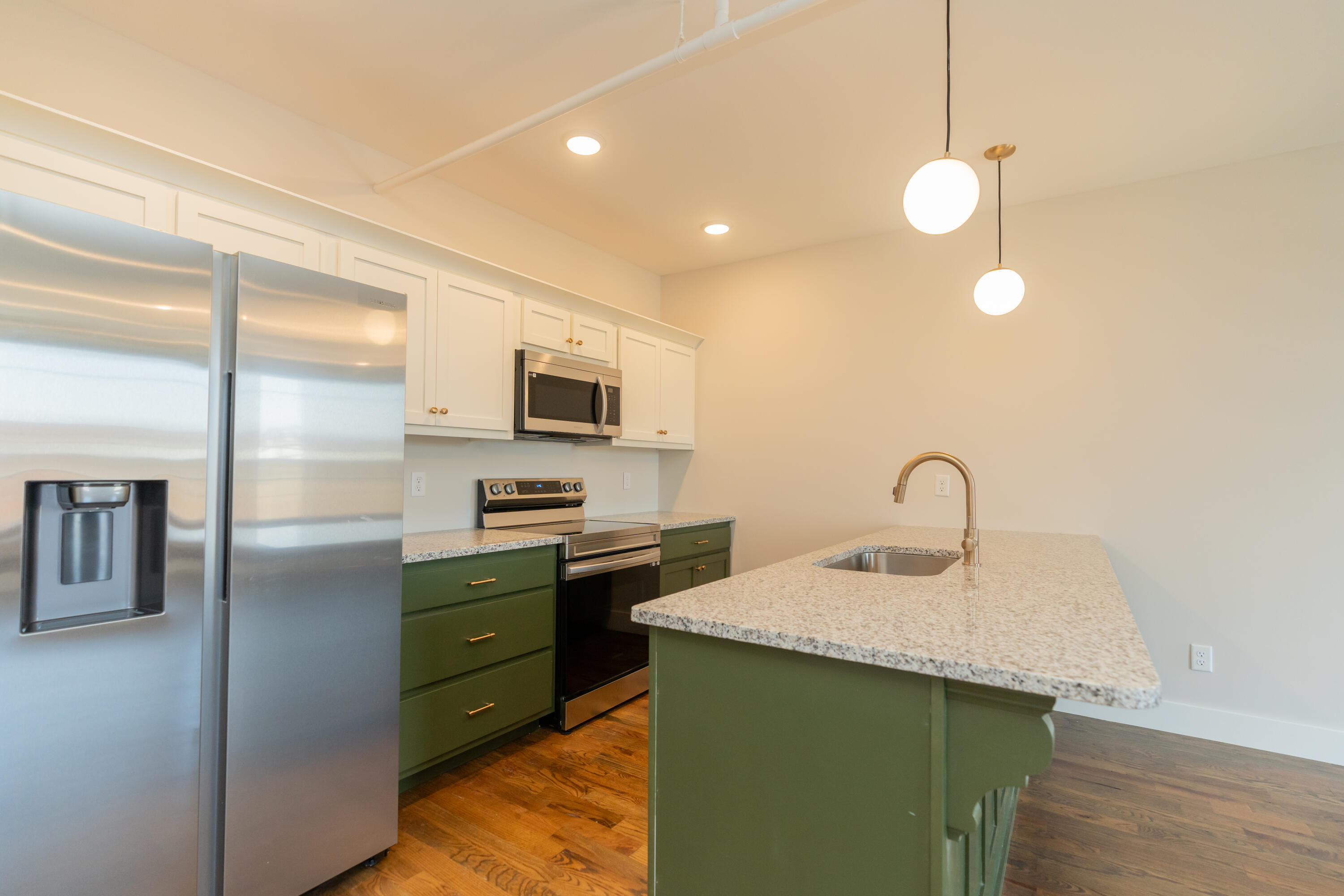 614 E Main Street, 202