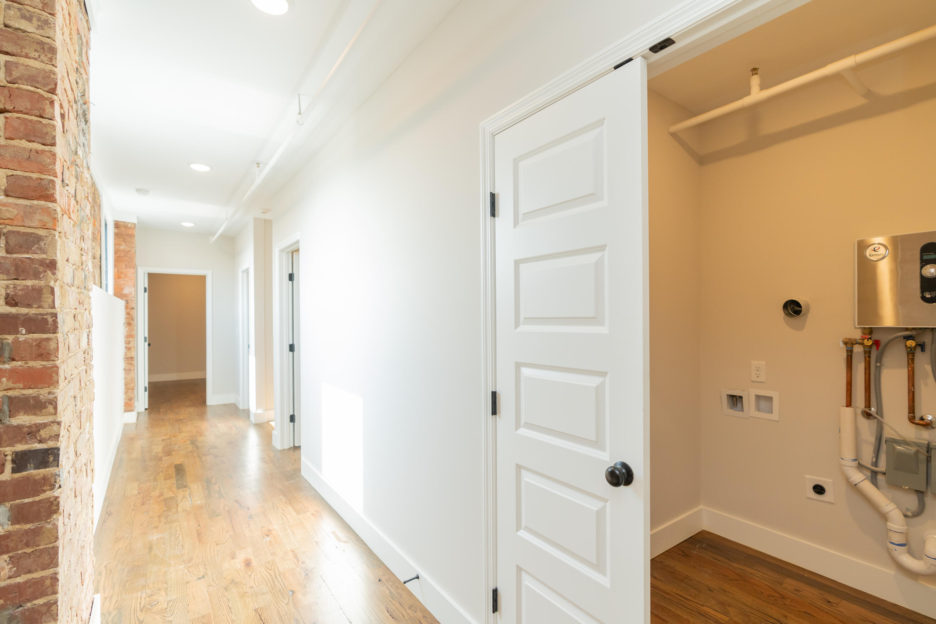 614 E Main Street, 202