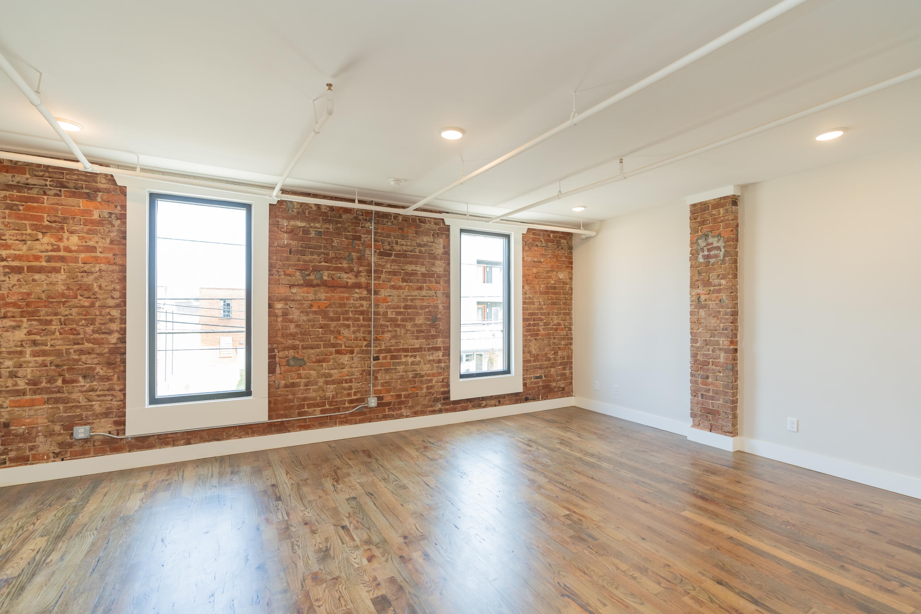 614 E Main Street, 202