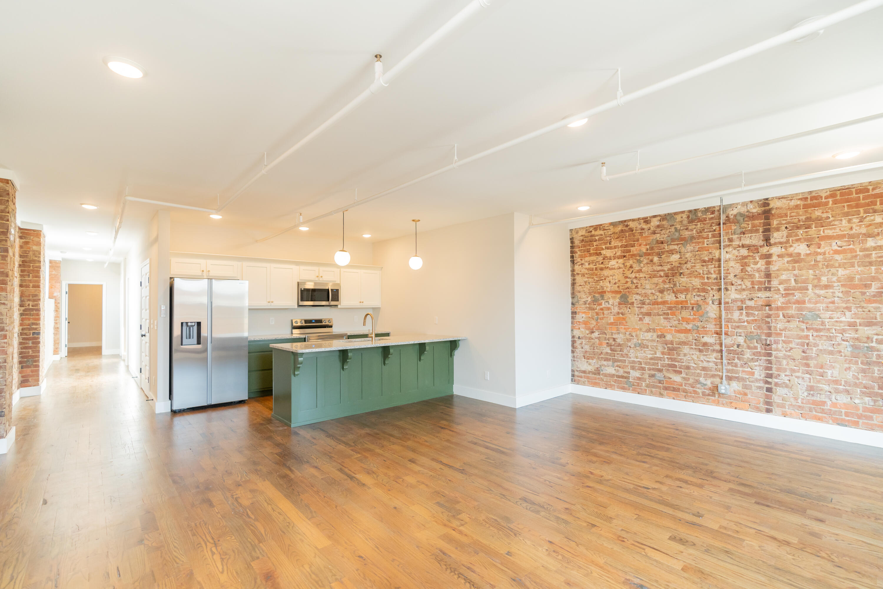 614 E Main Street, 202