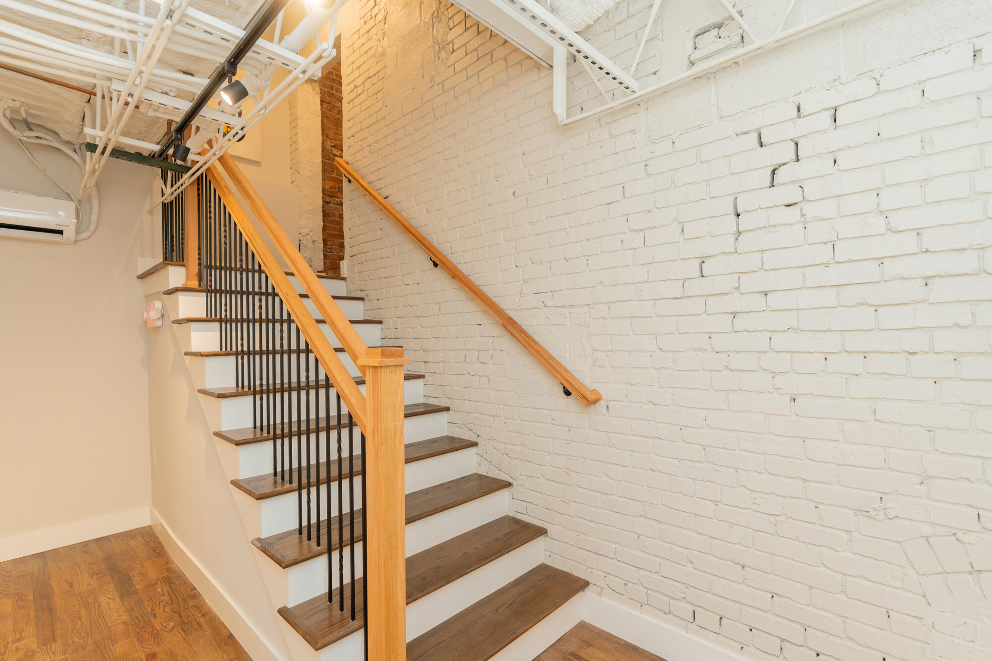 614 E Main Street, 202