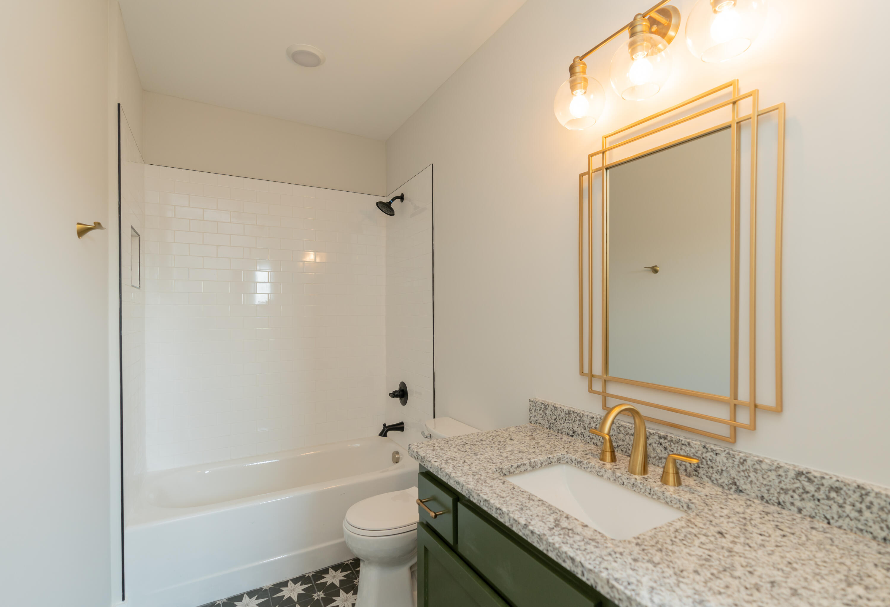 614 E Main Street, 202