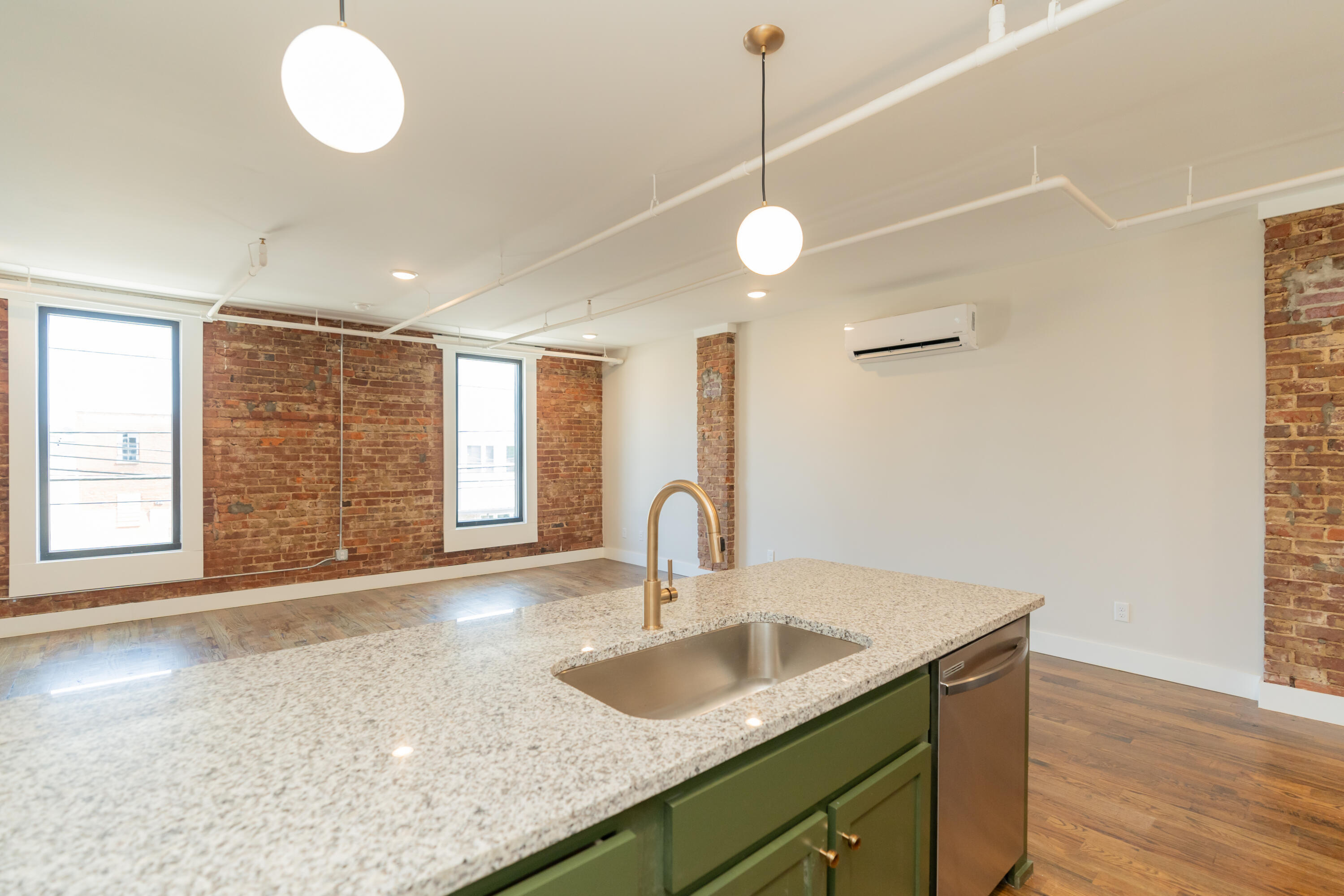 614 E Main Street, 202