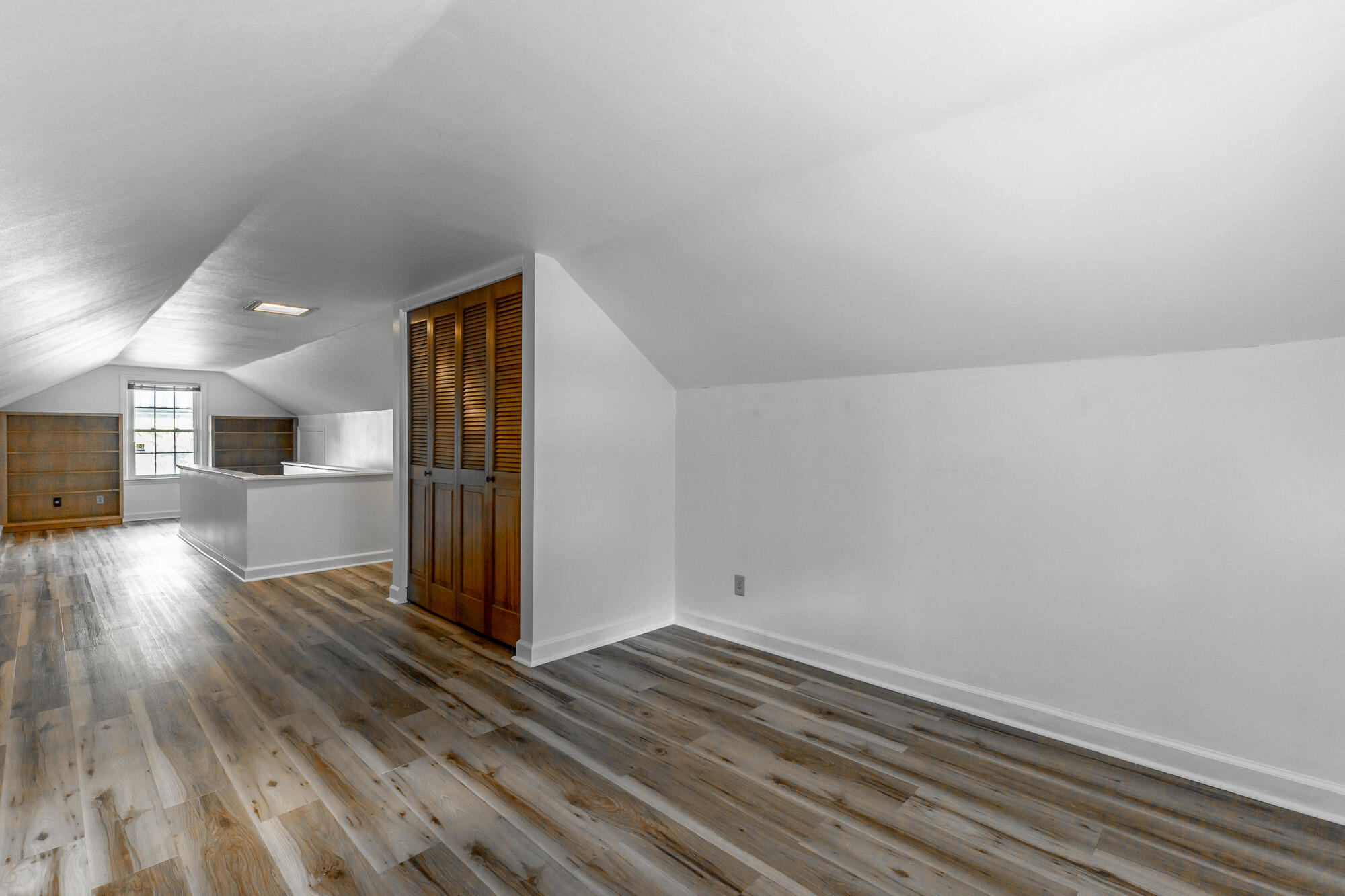 107 W Daytona Drive