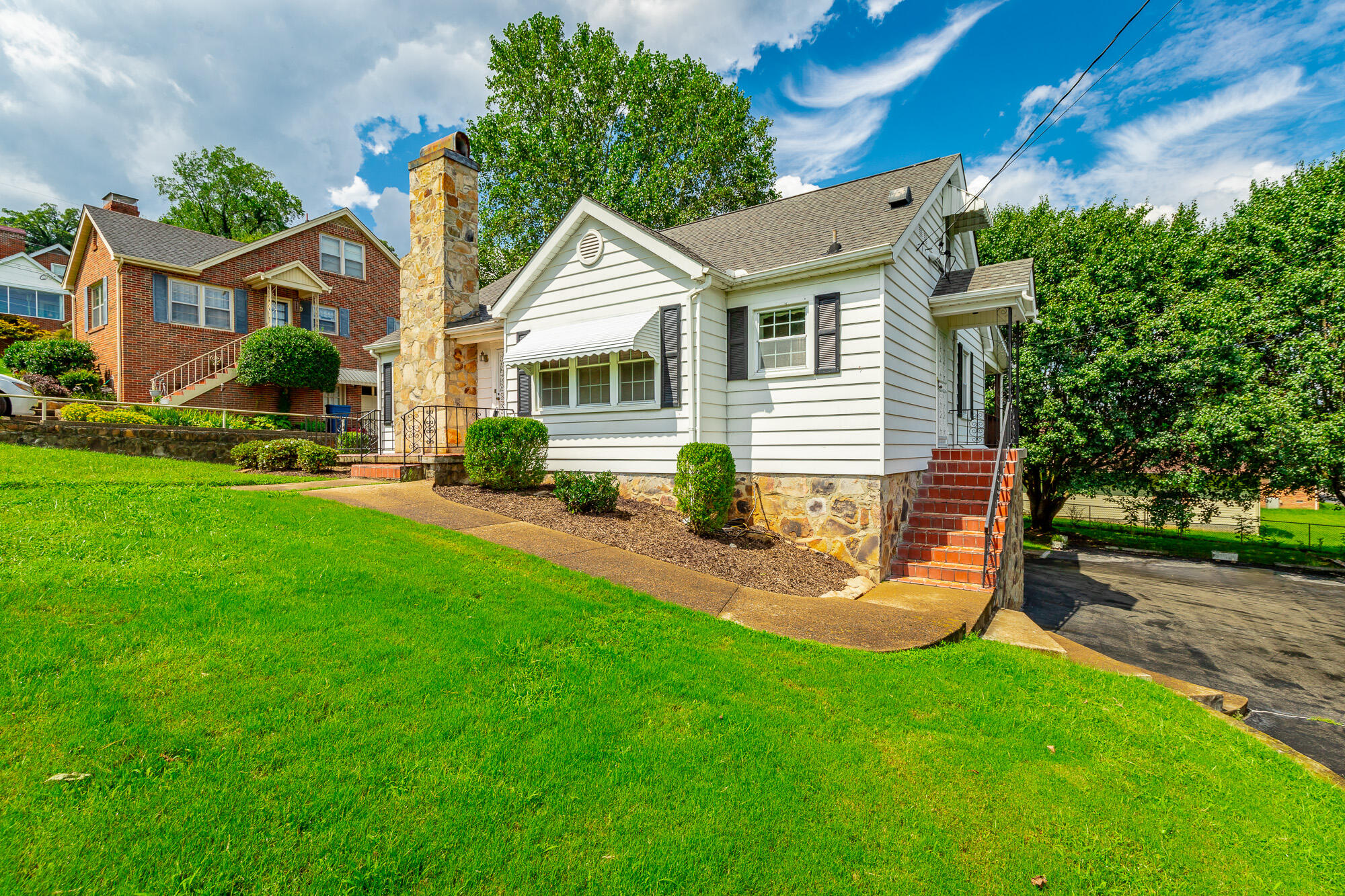 107 W Daytona Drive