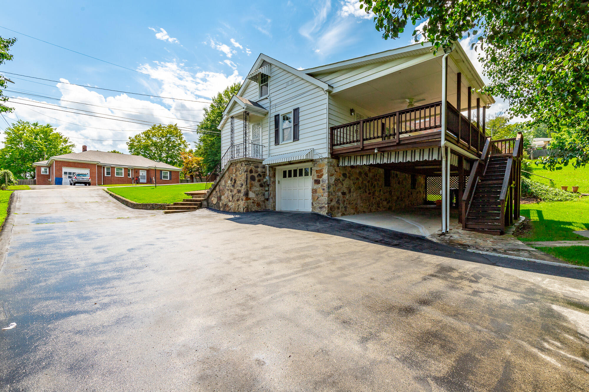 107 W Daytona Drive