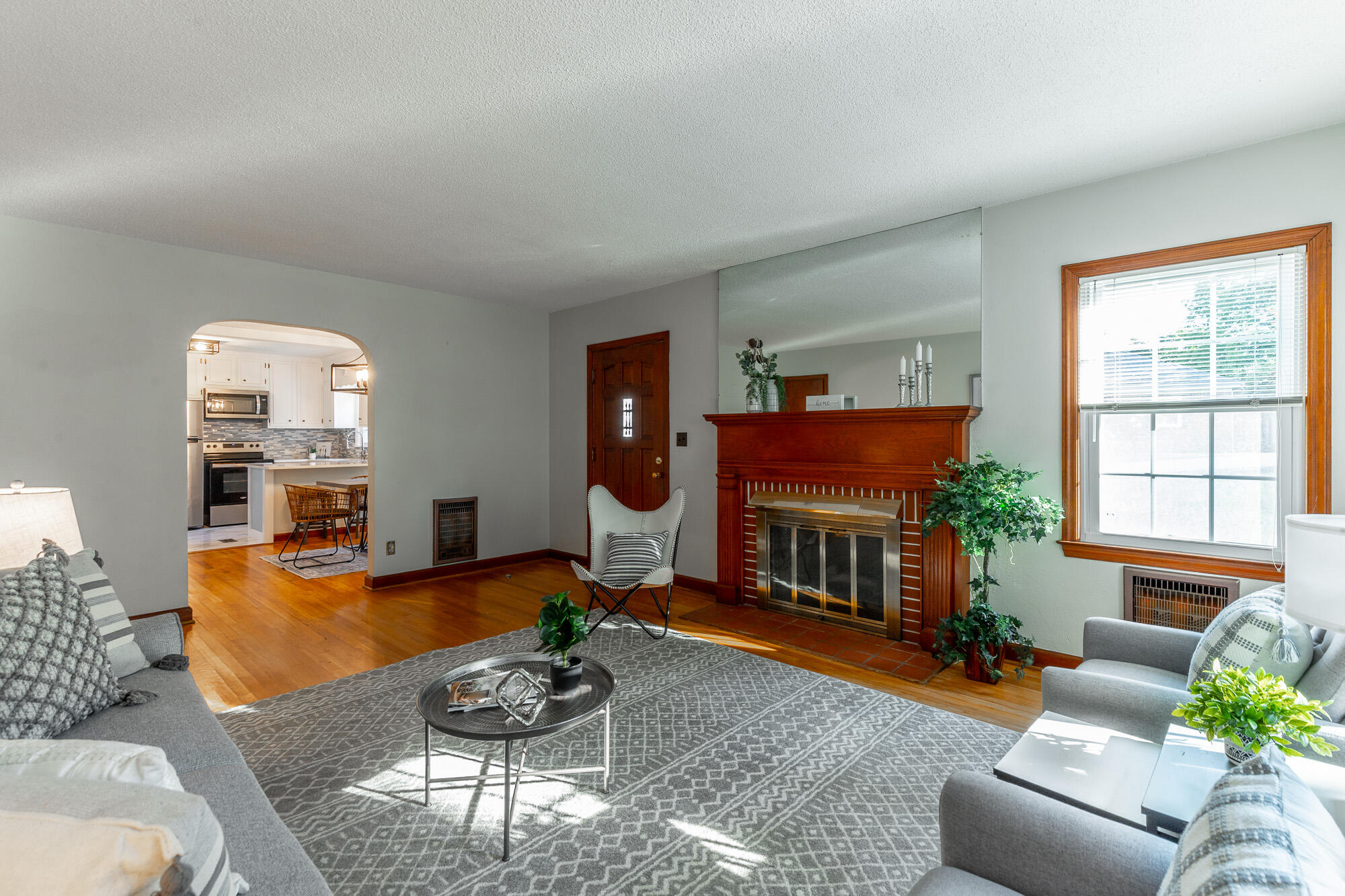107 W Daytona Drive