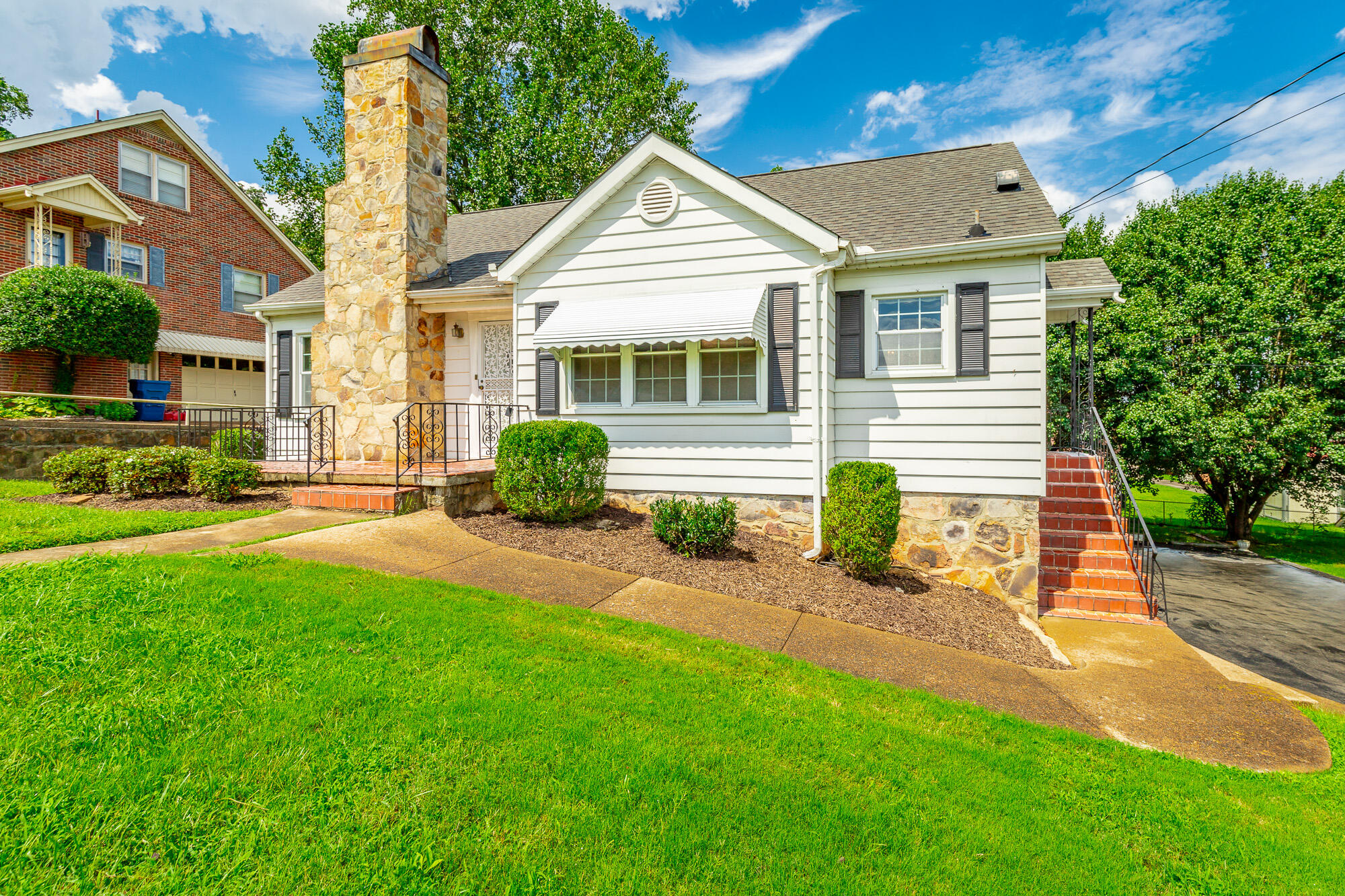 107 W Daytona Drive