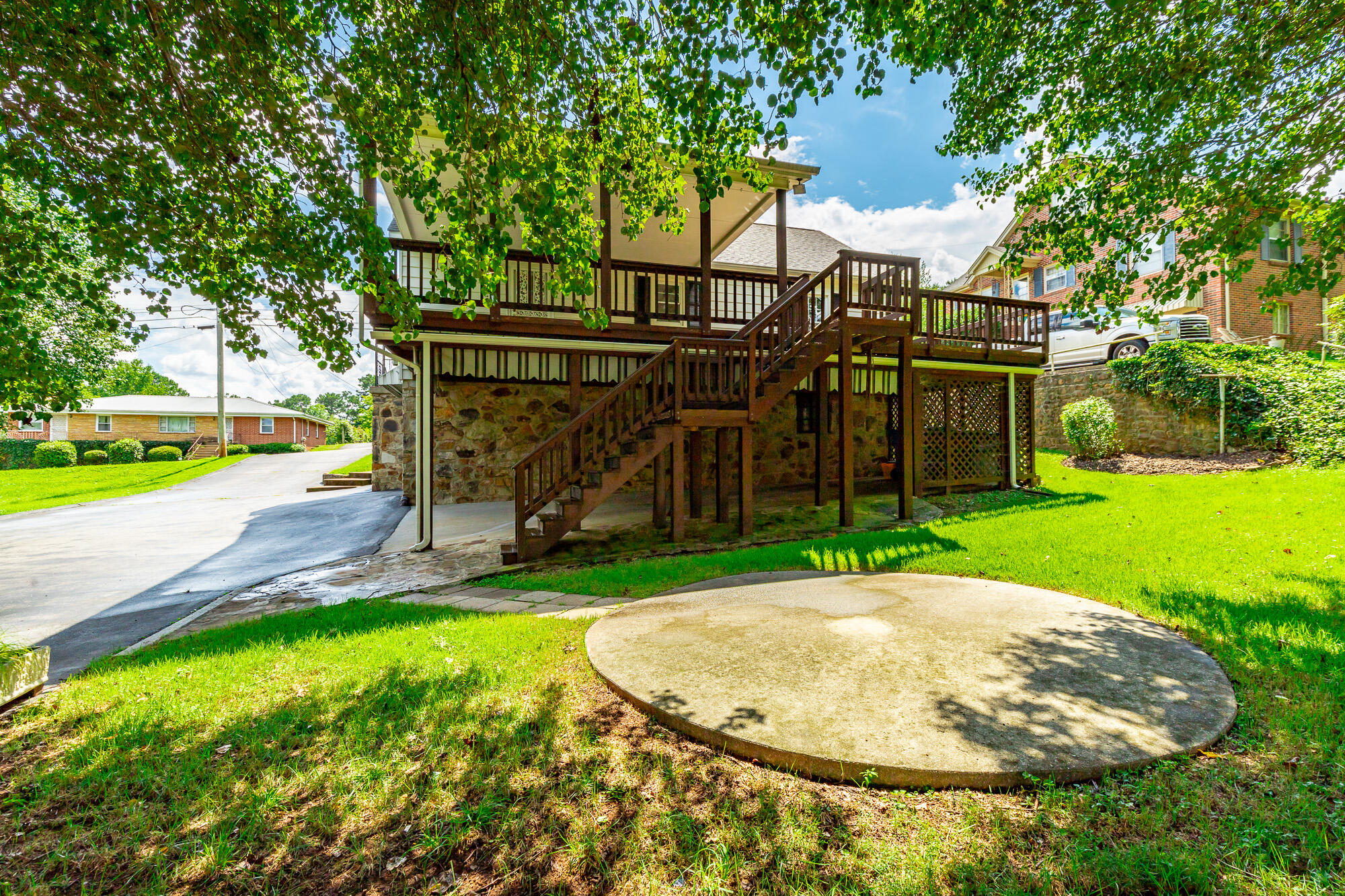 107 W Daytona Drive
