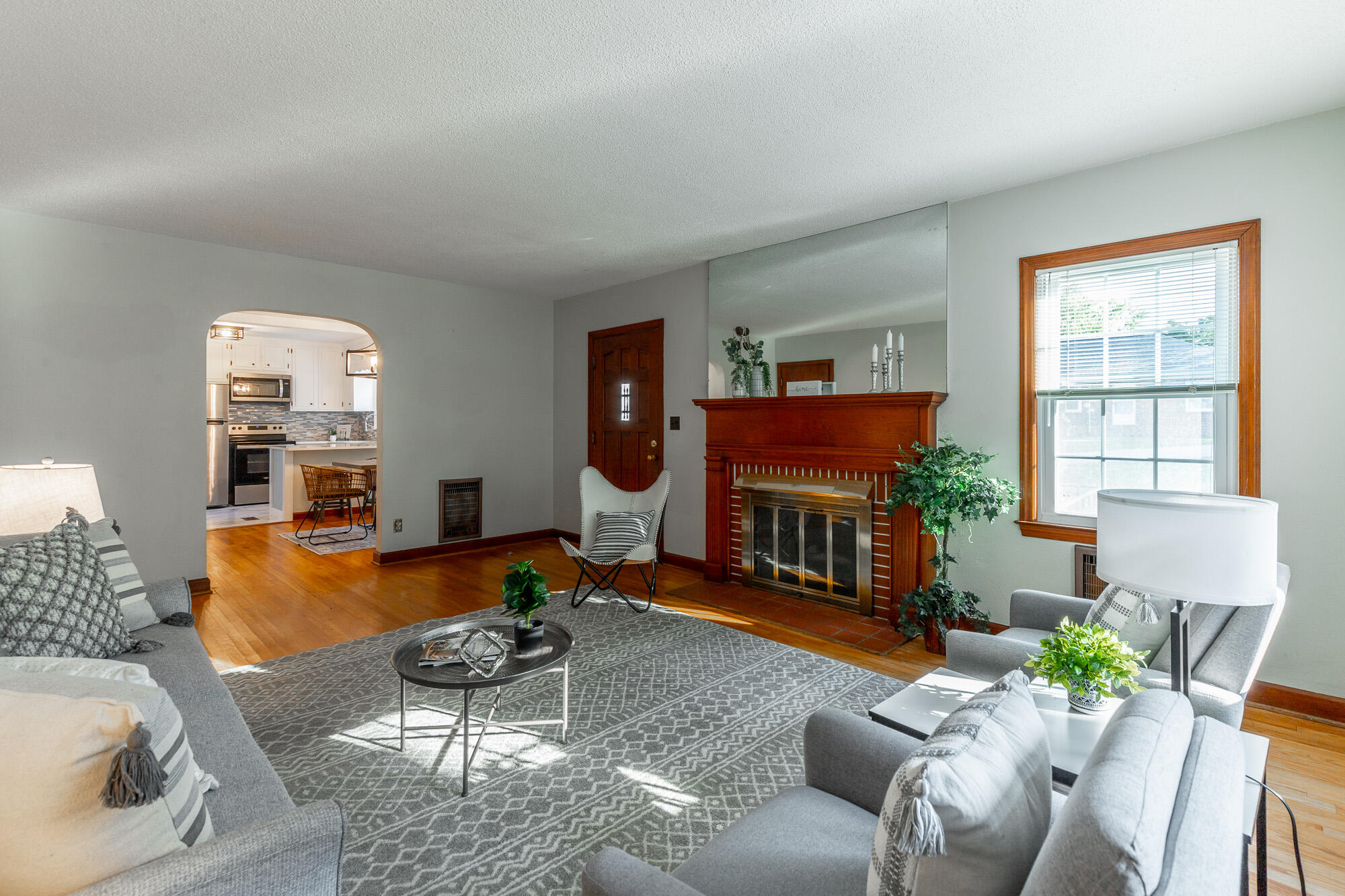 107 W Daytona Drive