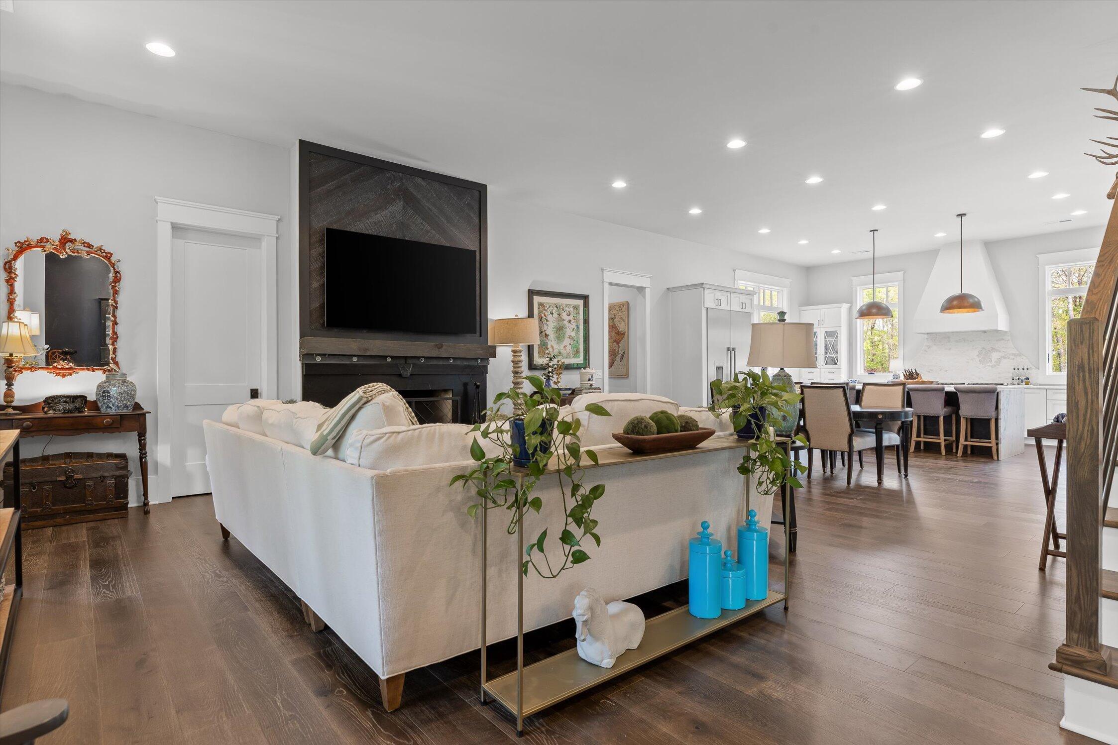 6517 Polly Lane