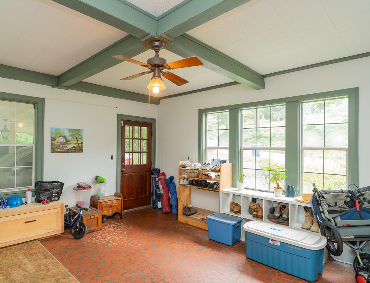 2718 Fairview Drive