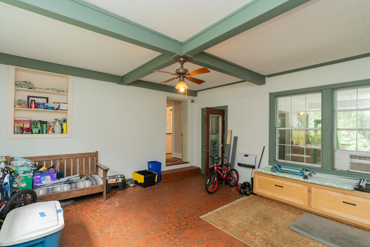 2718 Fairview Drive