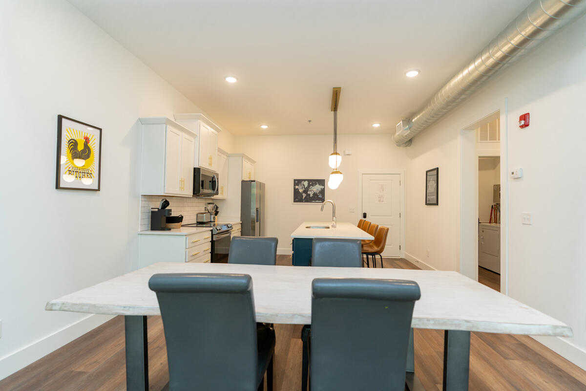 1445 Fagan Street, 209