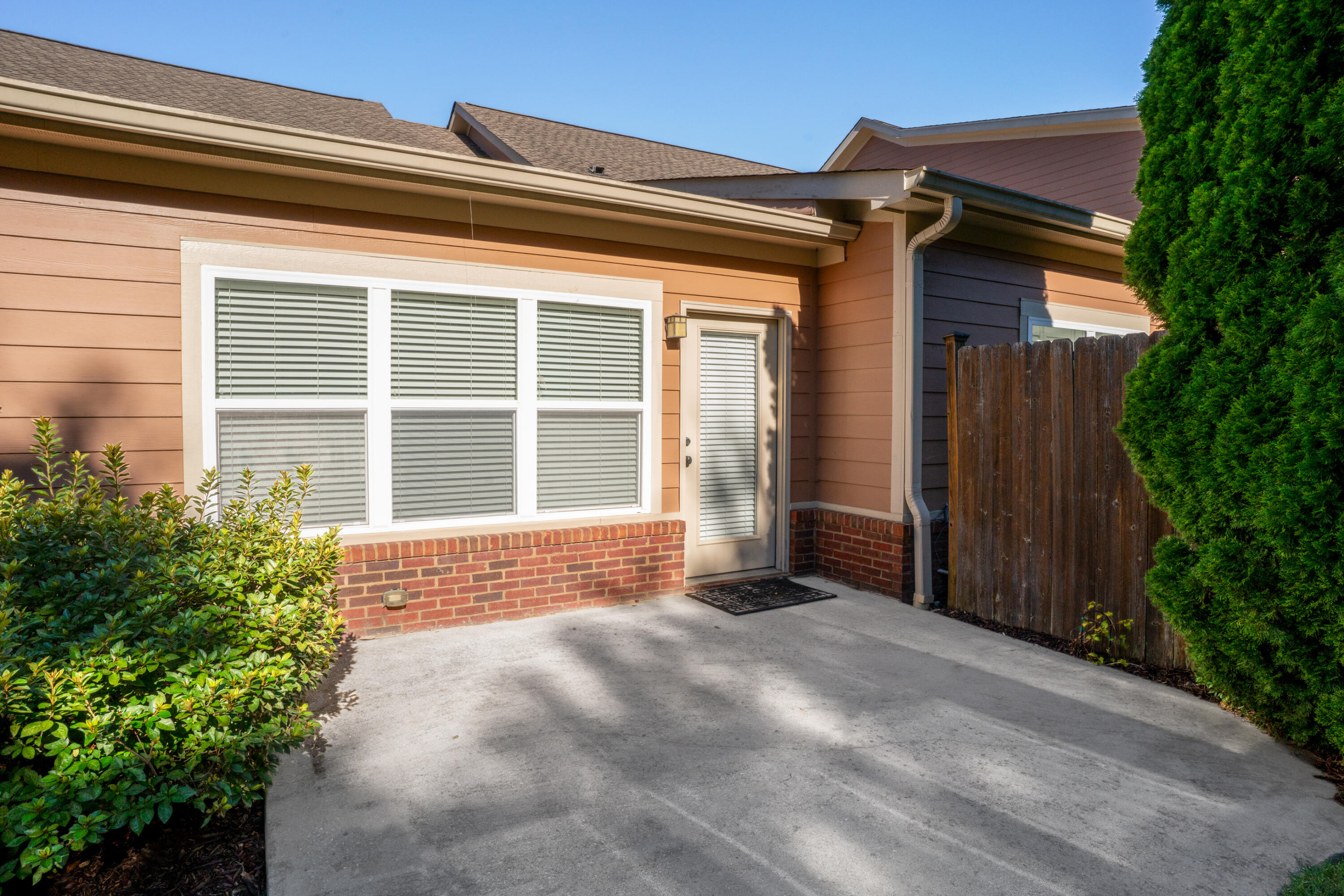 1122 Saddlebrook Drive