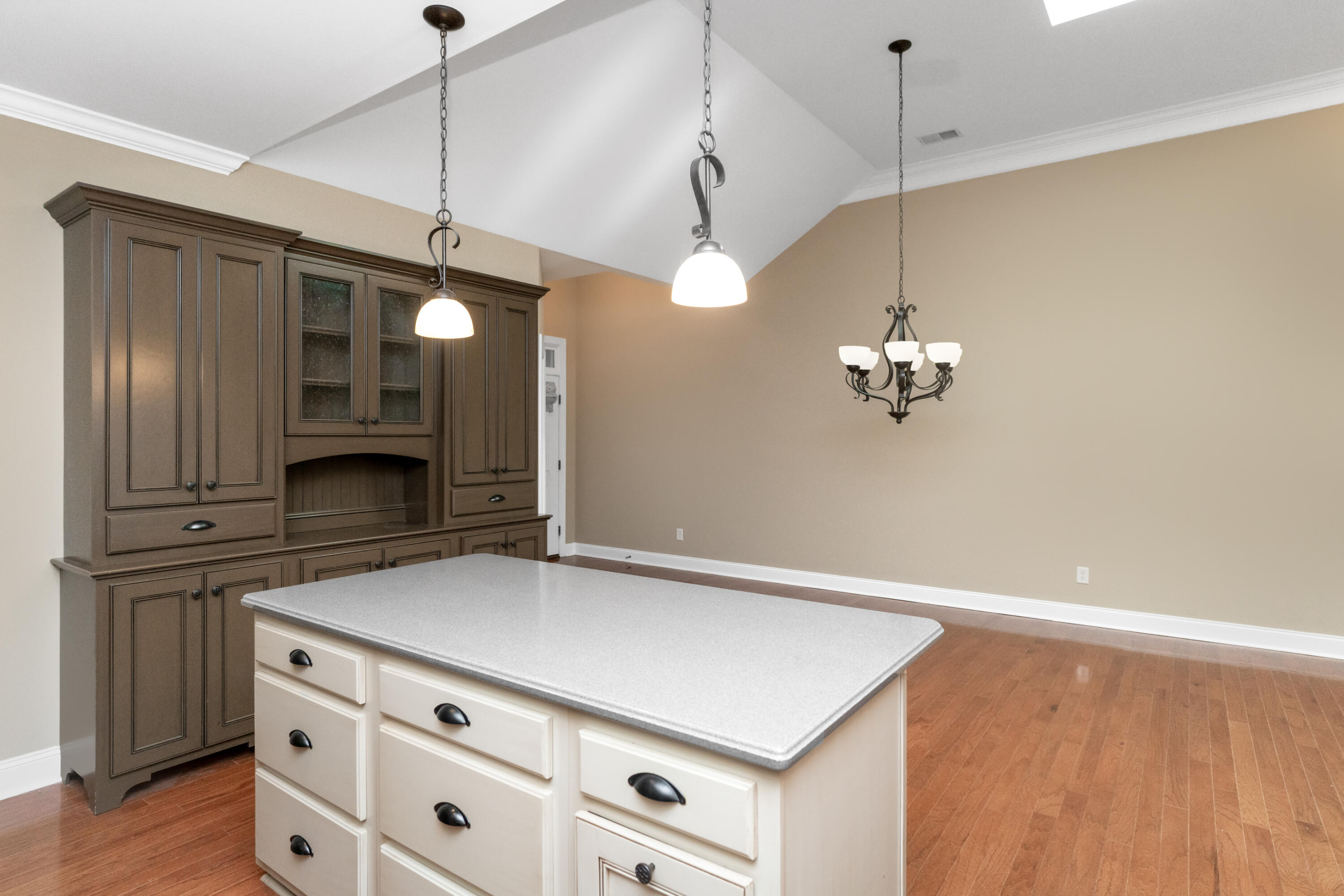 1122 Saddlebrook Drive