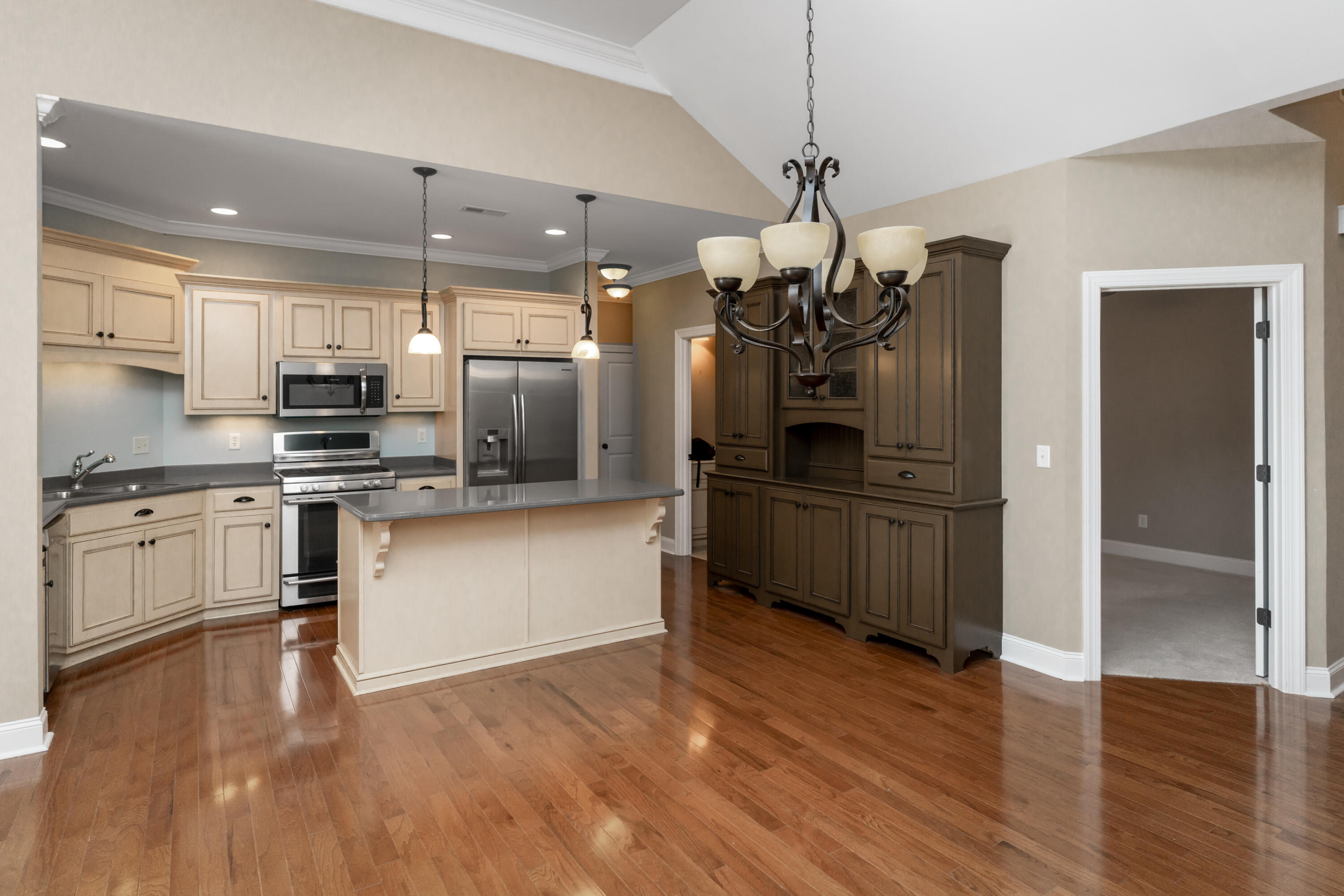 1122 Saddlebrook Drive