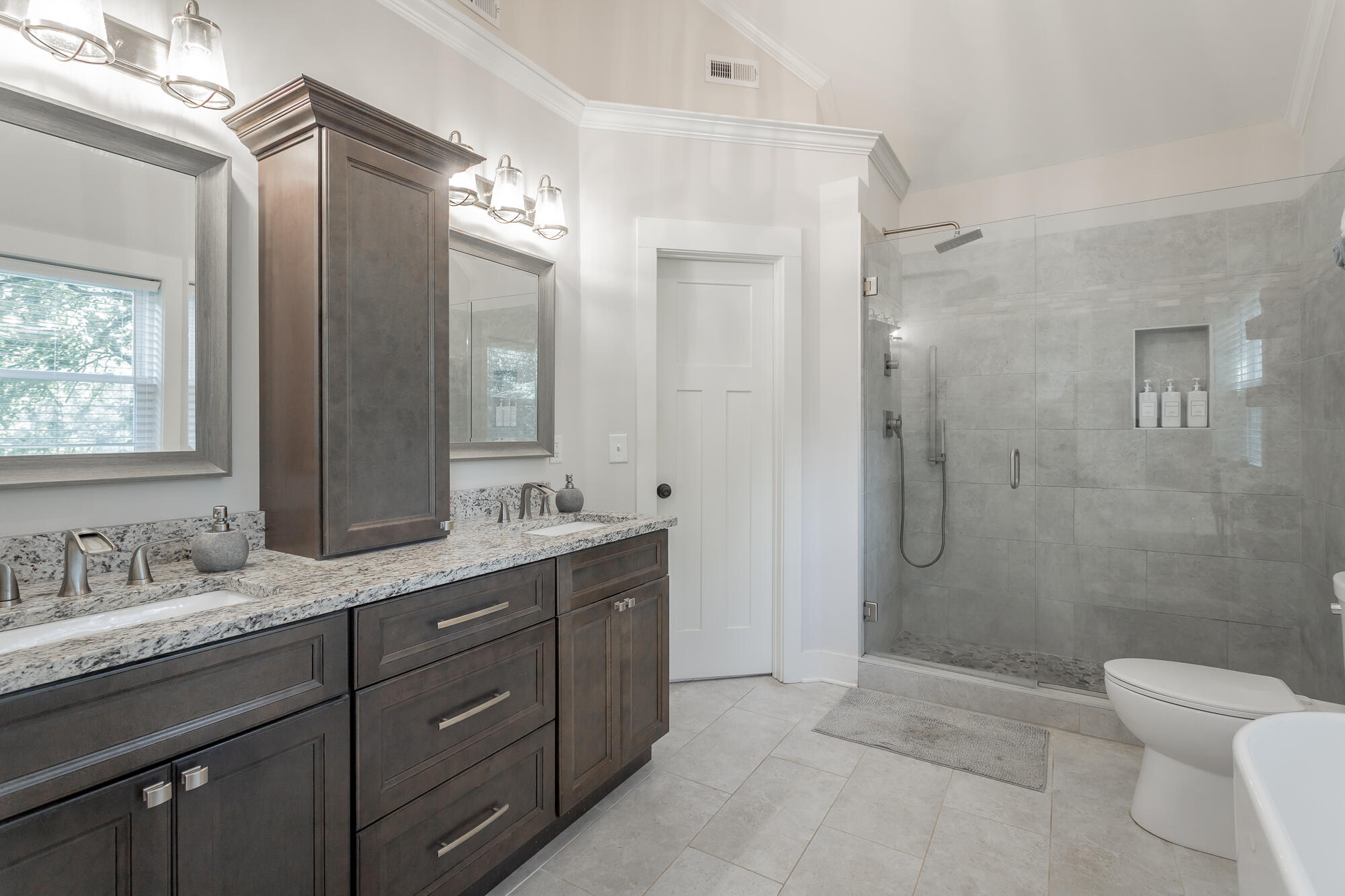 2557 Leaning Tree Lane