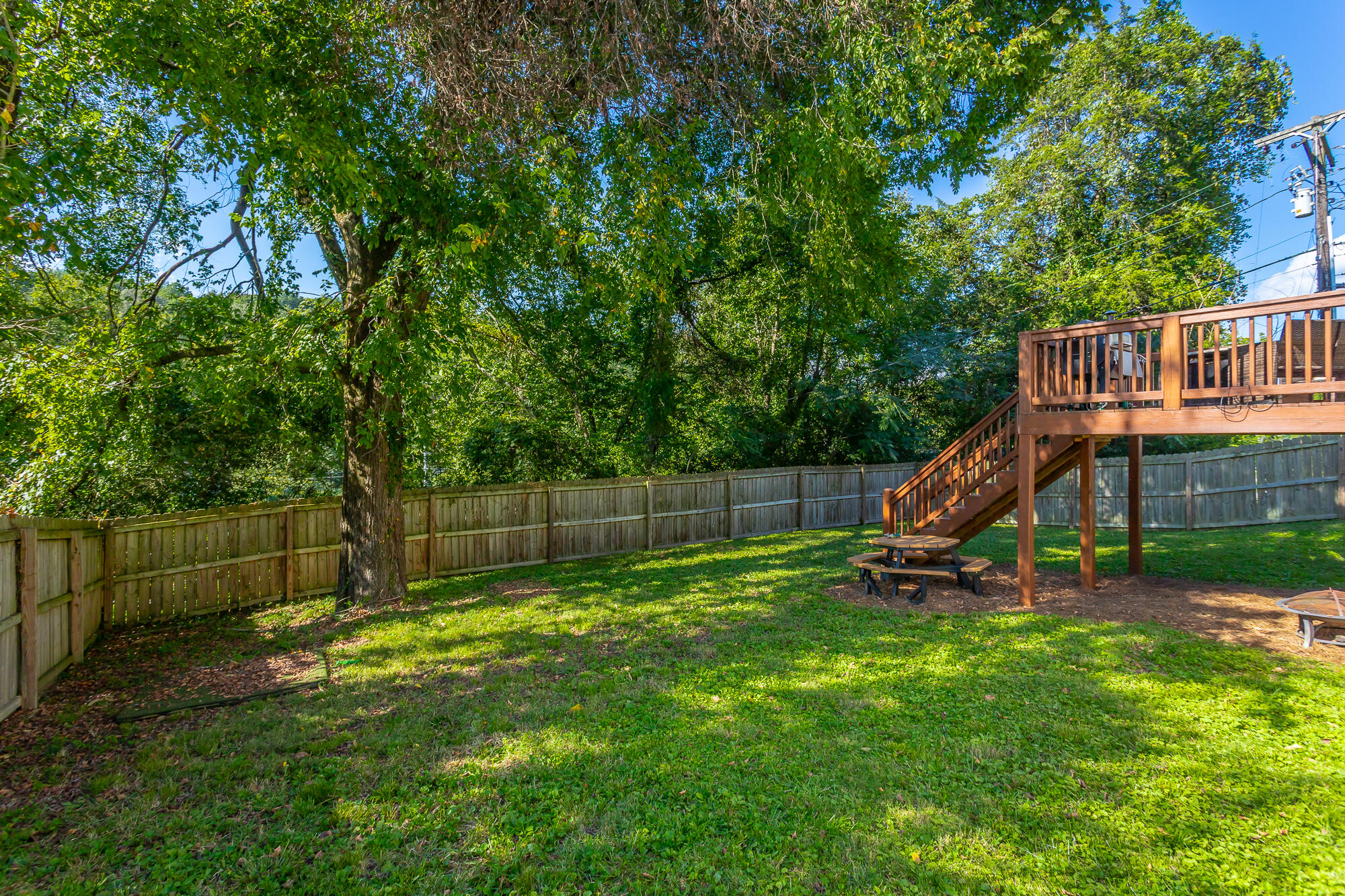 2557 Leaning Tree Lane