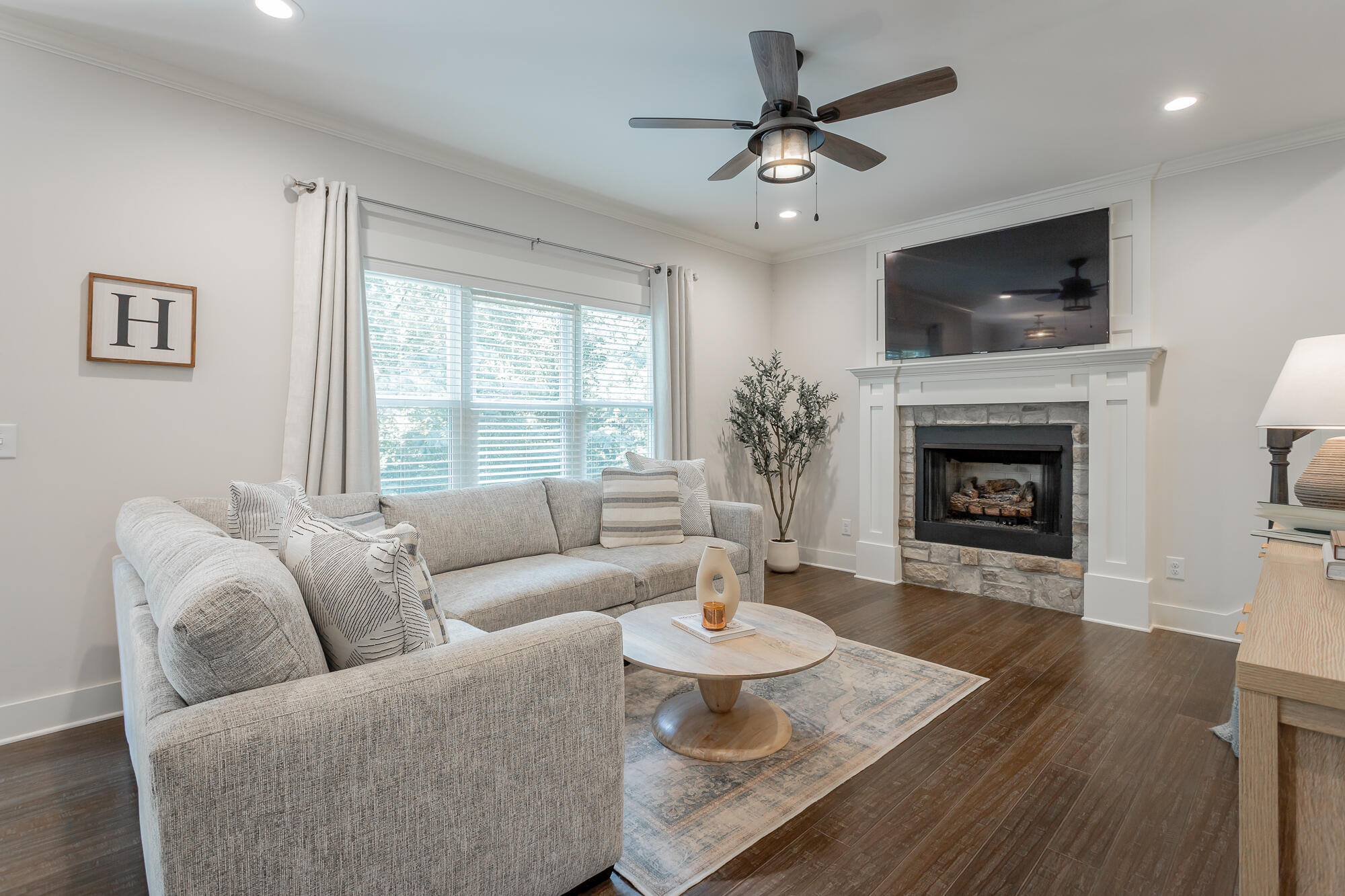 2557 Leaning Tree Lane