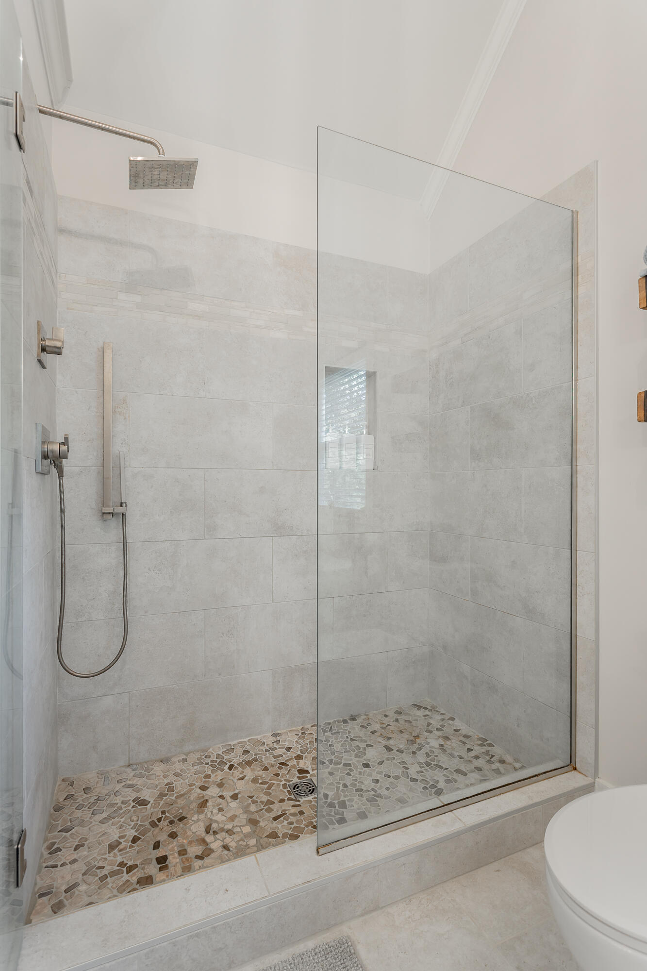 2557 Leaning Tree Lane