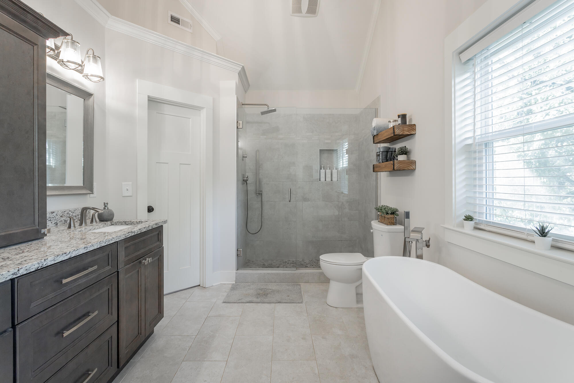 2557 Leaning Tree Lane