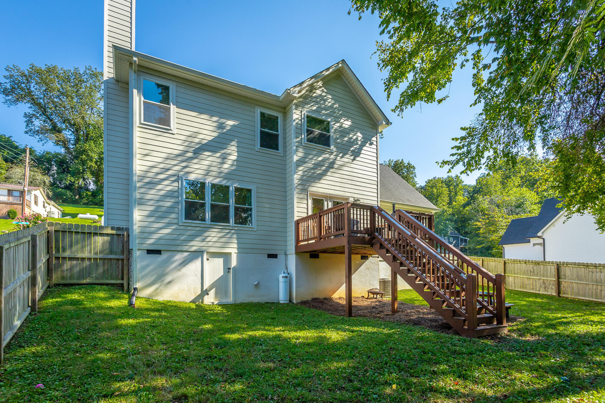 2557 Leaning Tree Lane