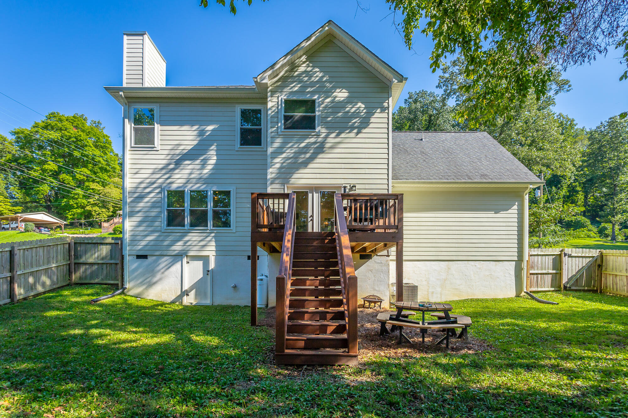 2557 Leaning Tree Lane