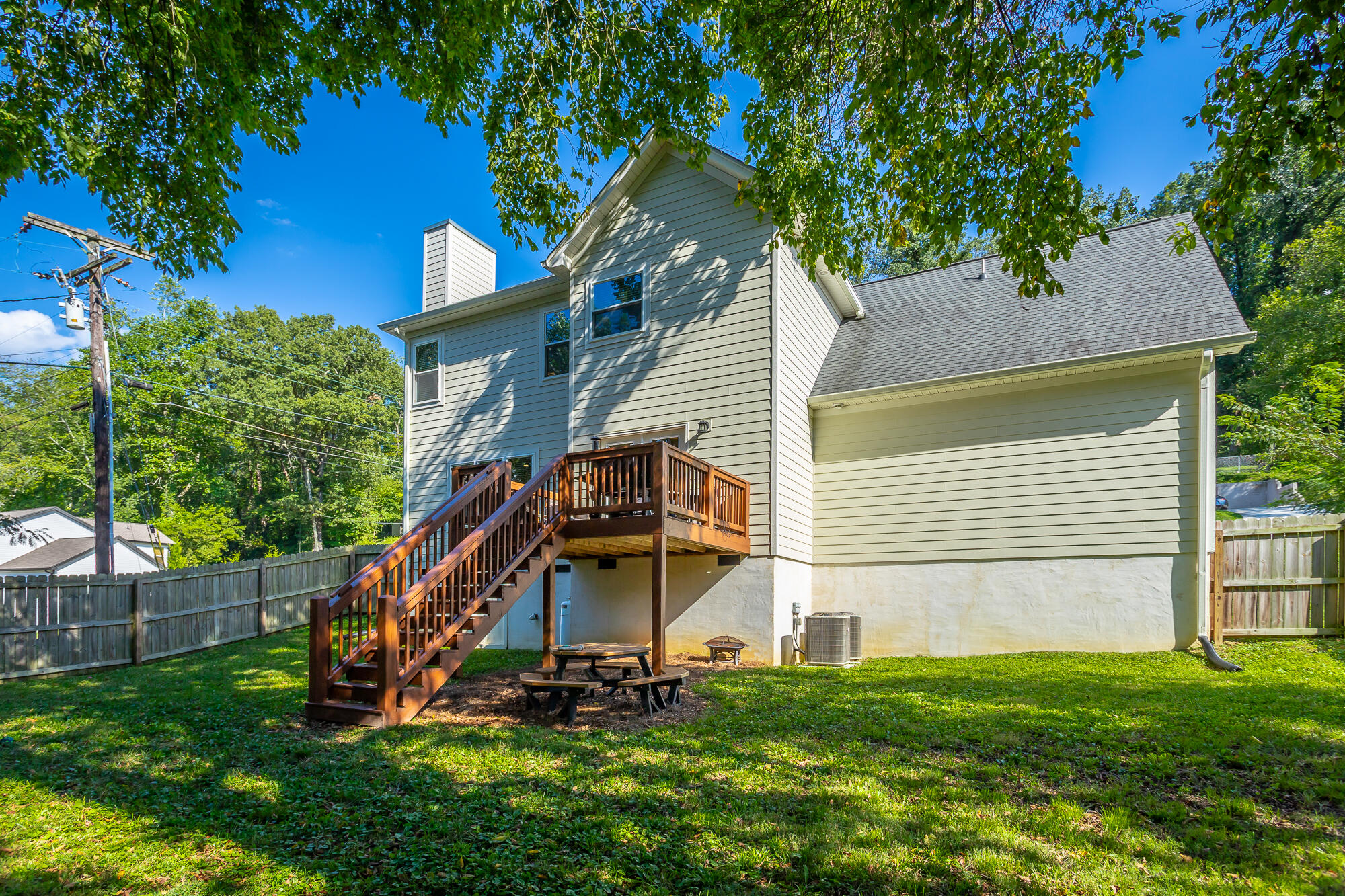 2557 Leaning Tree Lane