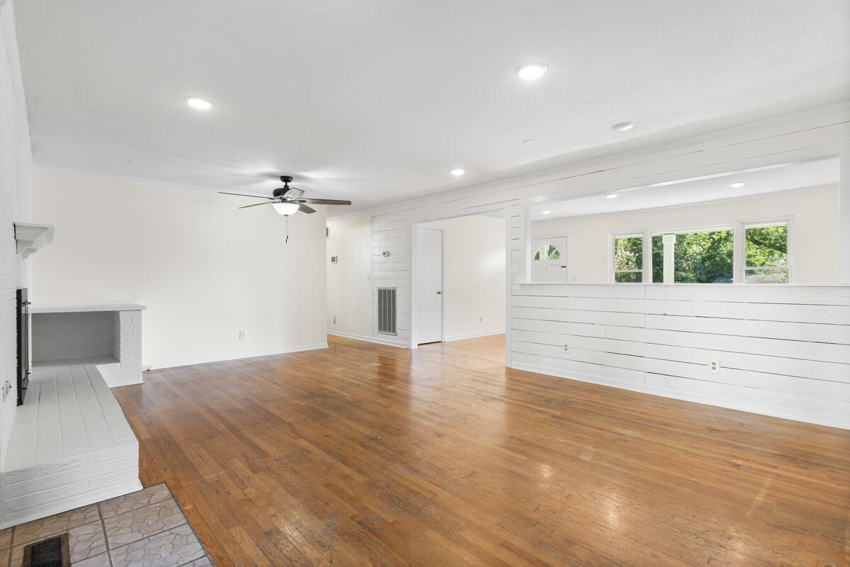 1621 Fernwood Circle