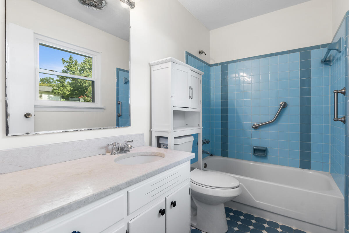 1621 Fernwood Circle