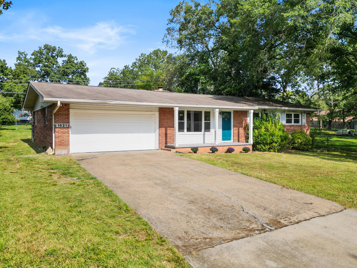 1621 Fernwood Circle