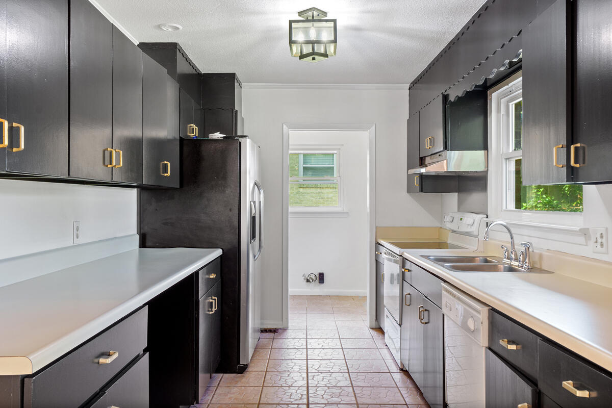 1621 Fernwood Circle