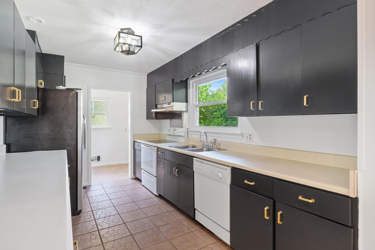 1621 Fernwood Circle