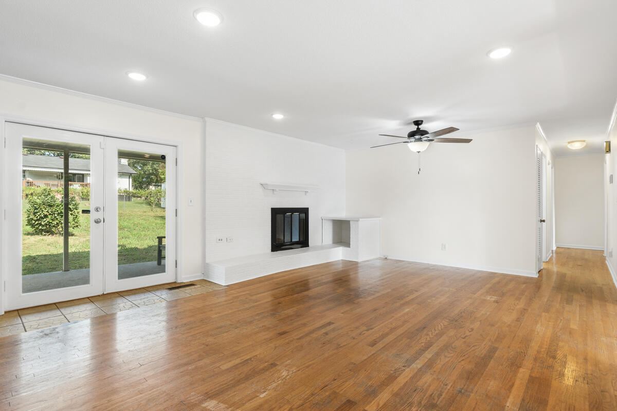 1621 Fernwood Circle