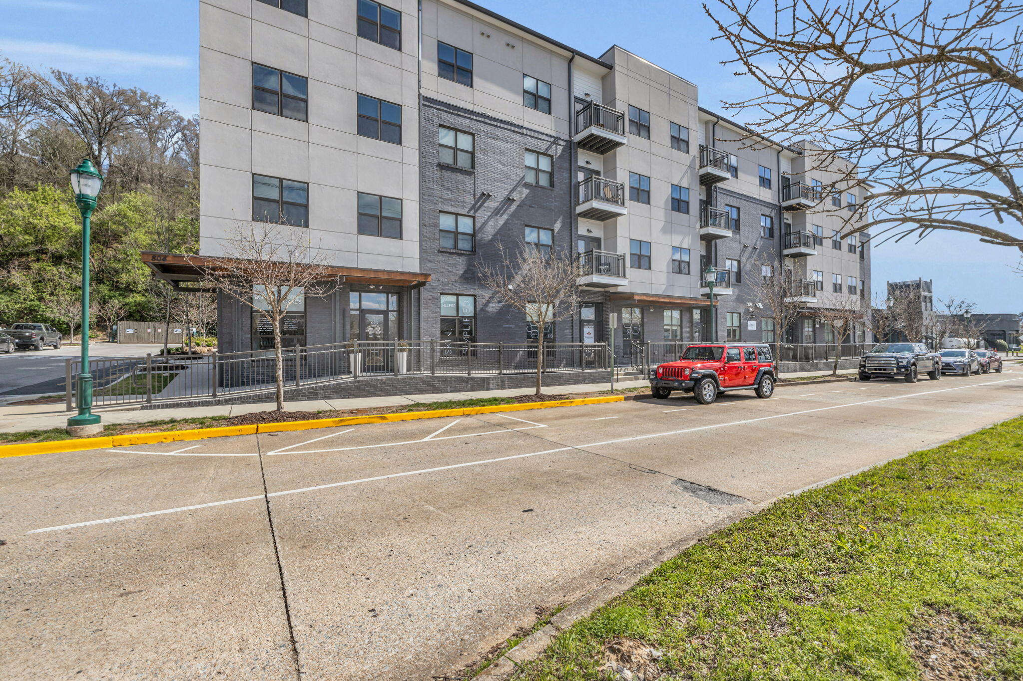 804 Riverfront Parkway, 310