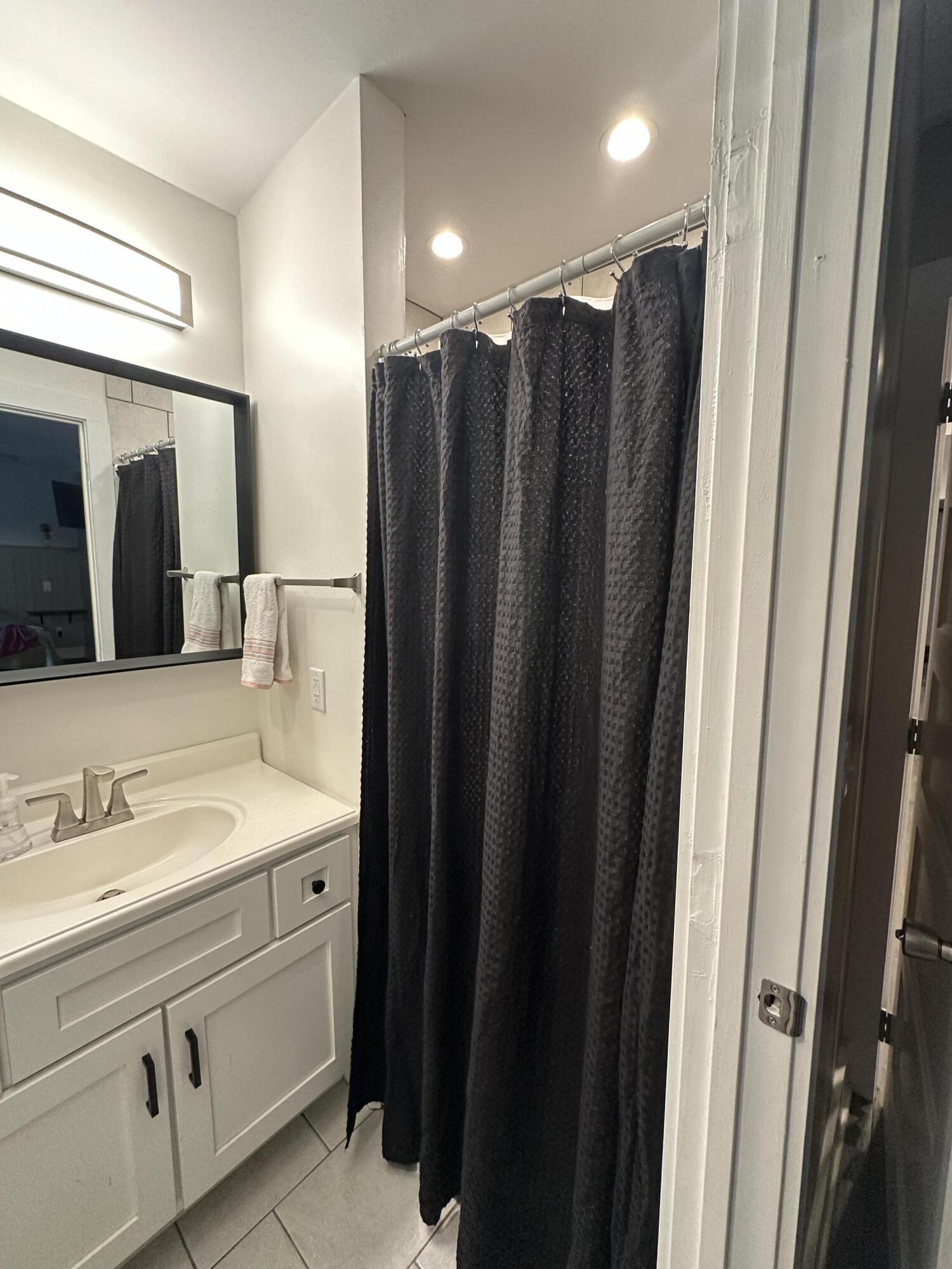 915 Old State Highway 8