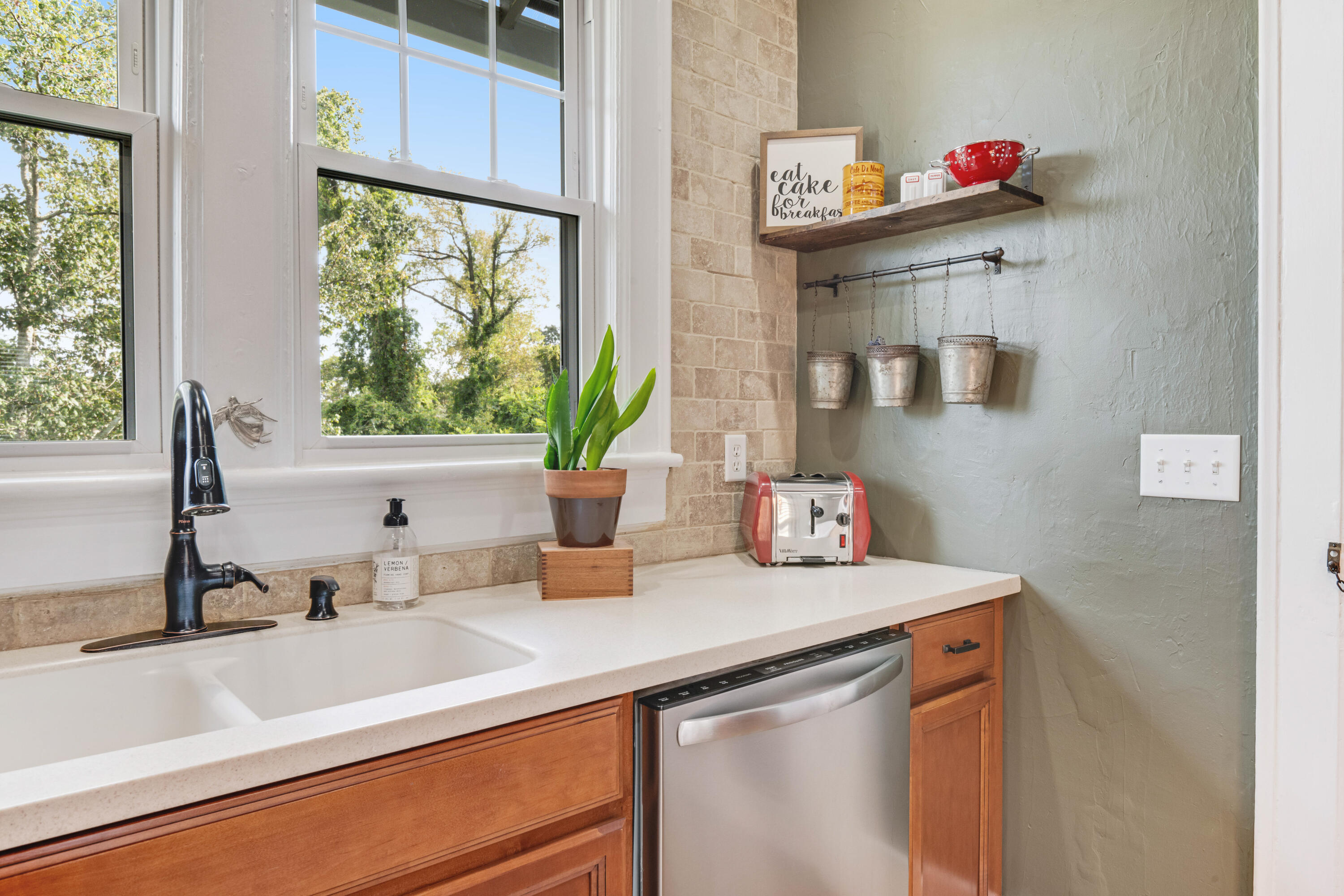 3406 Alta Vista Drive