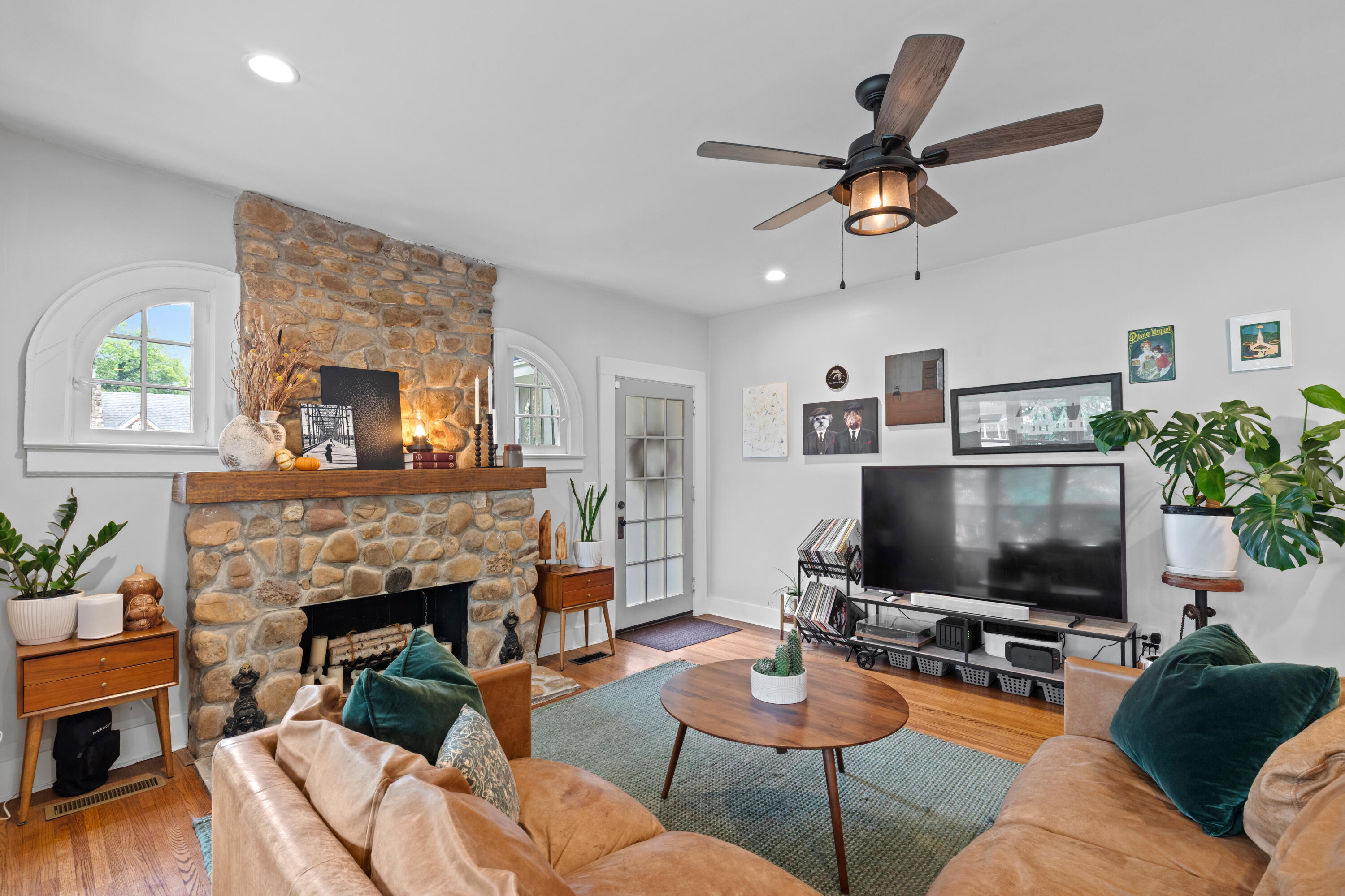 222 Eveningside Drive, 26 & Pt 27