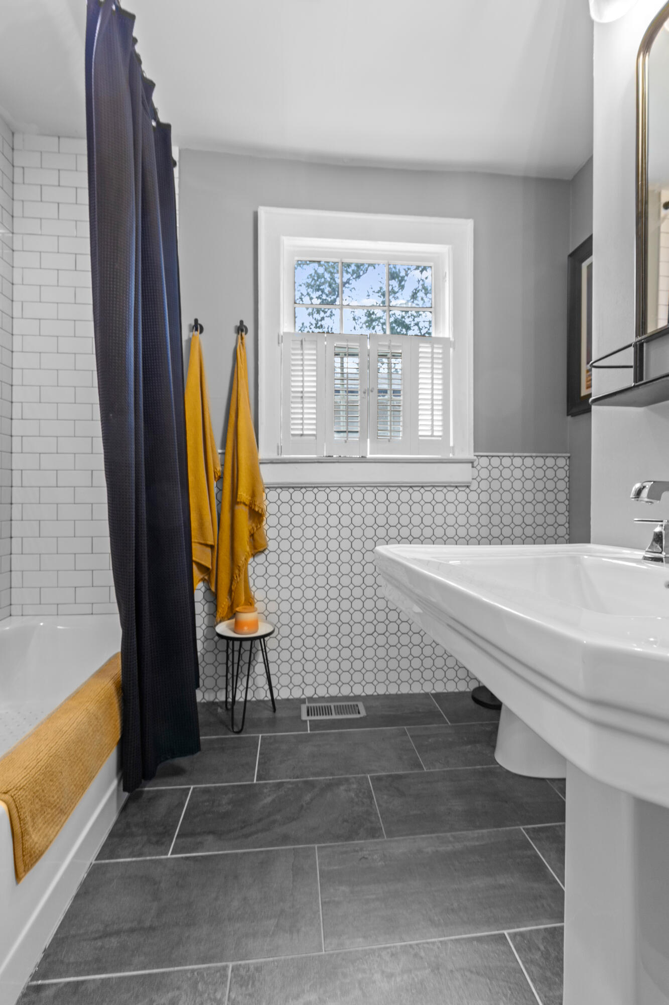 222 Eveningside Drive, 26 & Pt 27