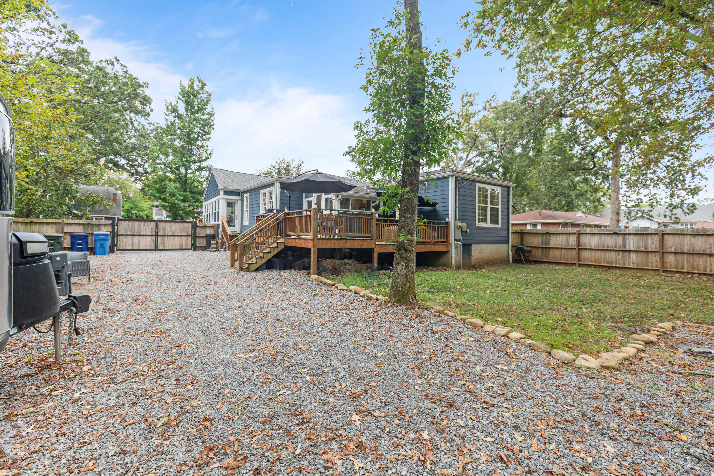 222 Eveningside Drive, 26 & Pt 27