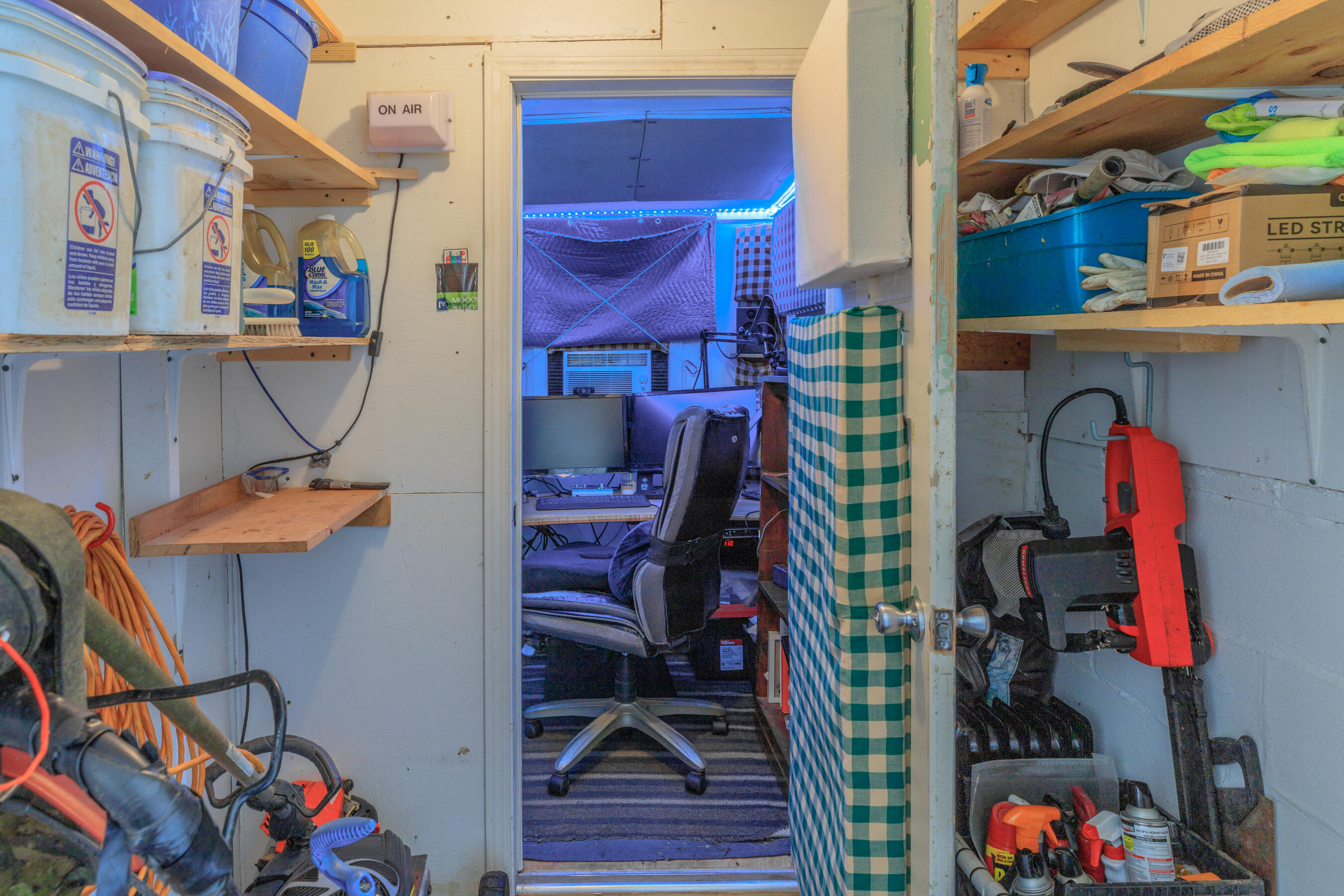 9851 Millsaps Street