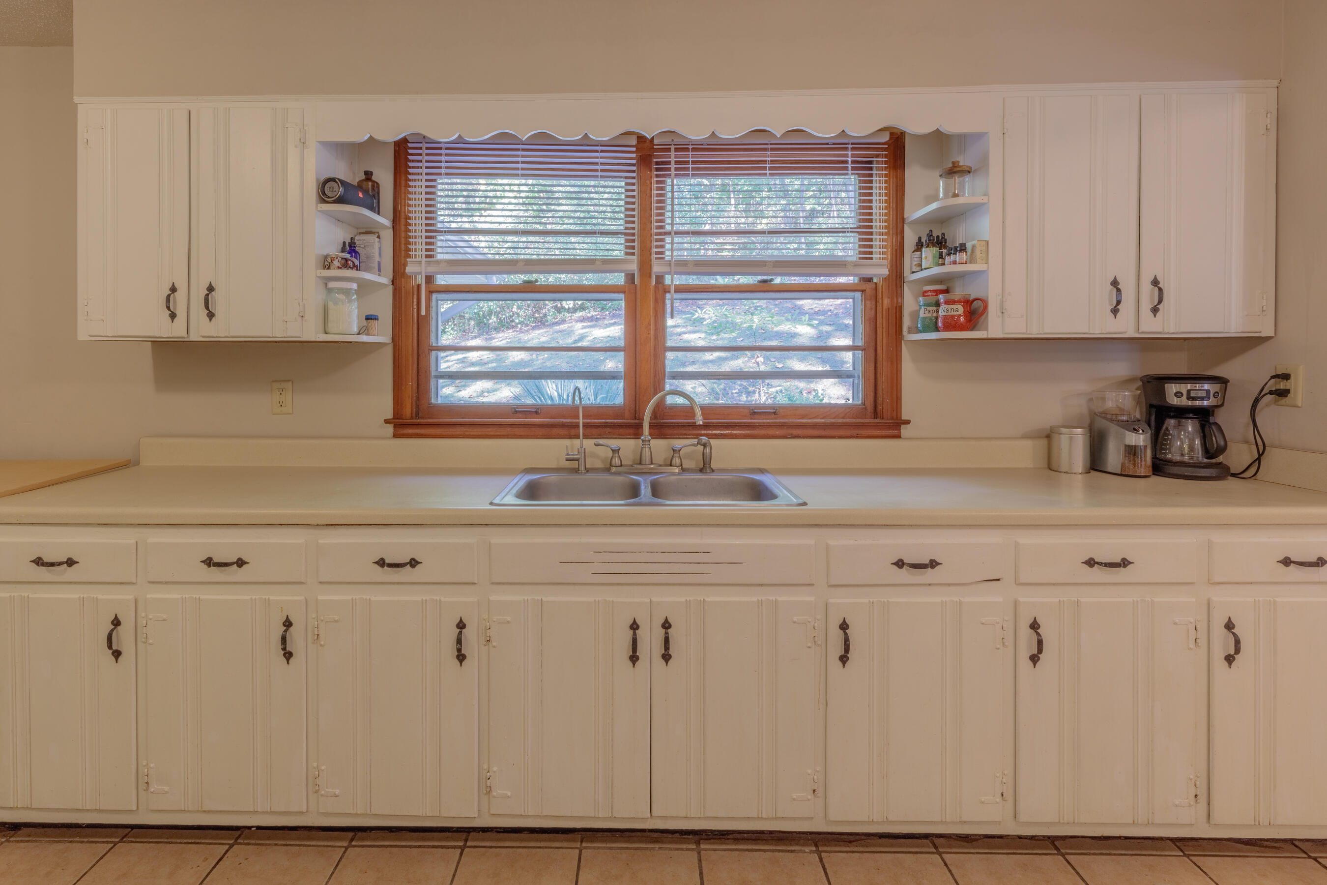 9851 Millsaps Street