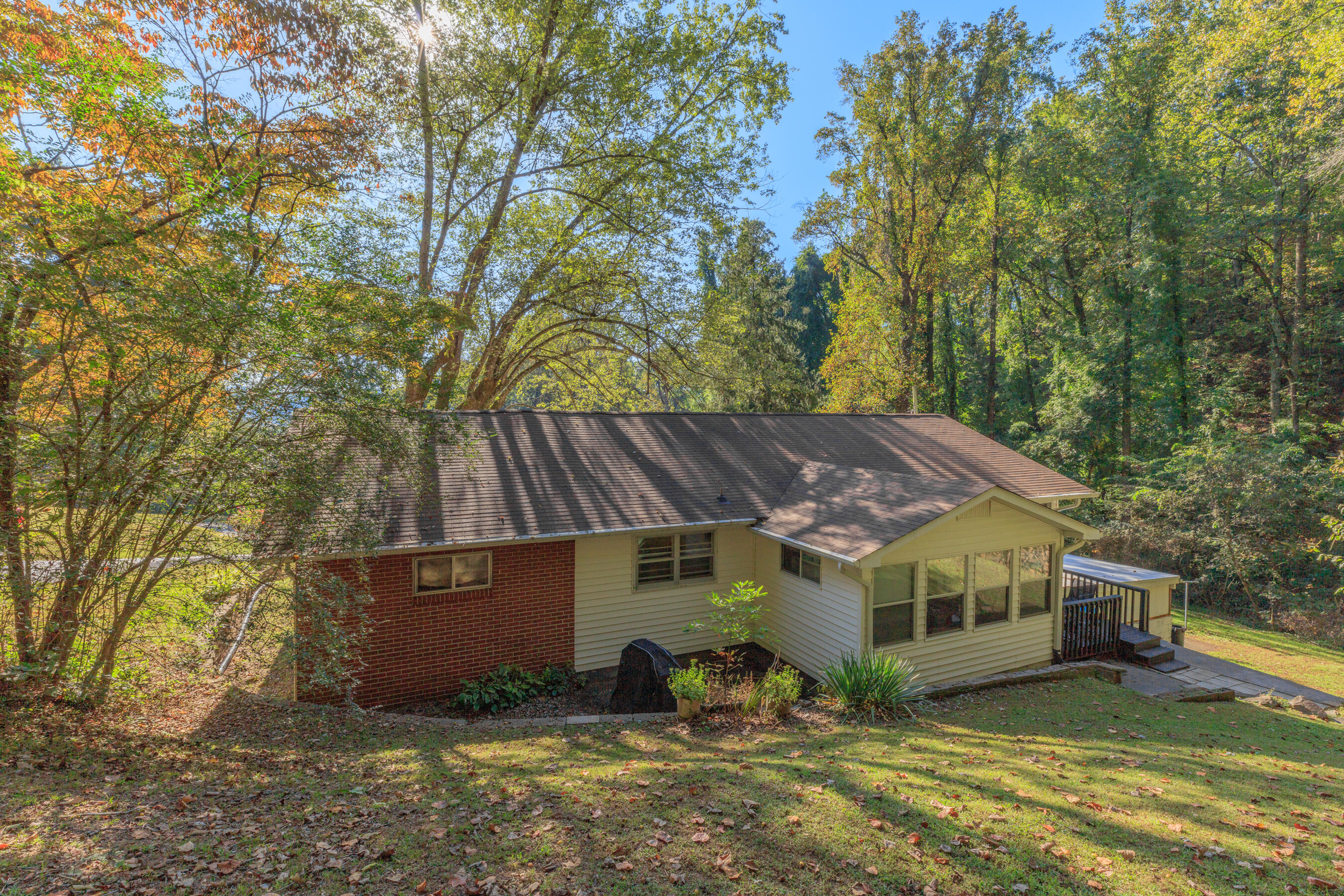 9851 Millsaps Street