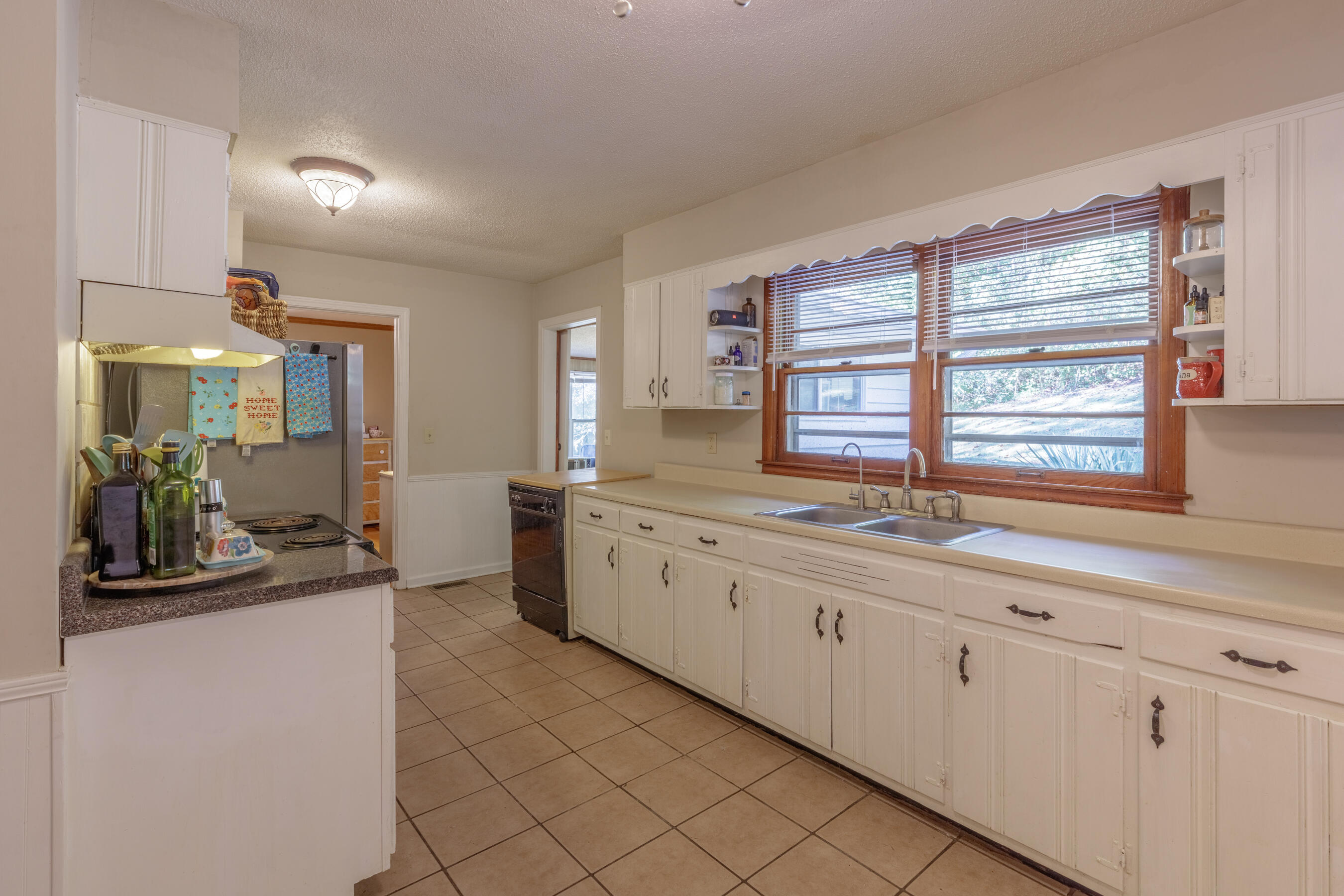 9851 Millsaps Street